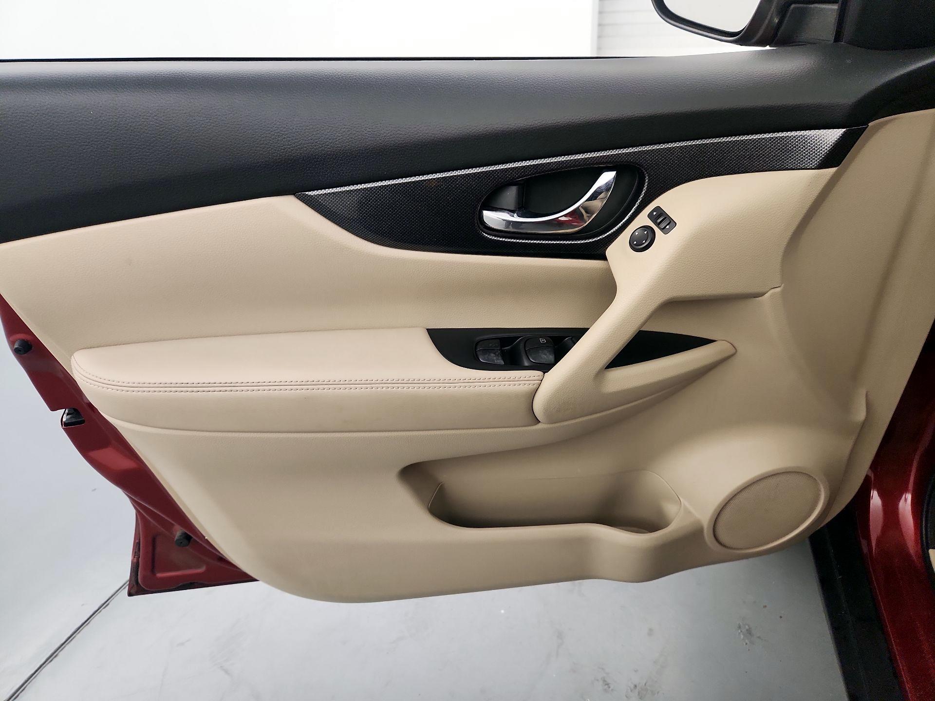 Thumbnail: 2015 Nissan Rogue - 12