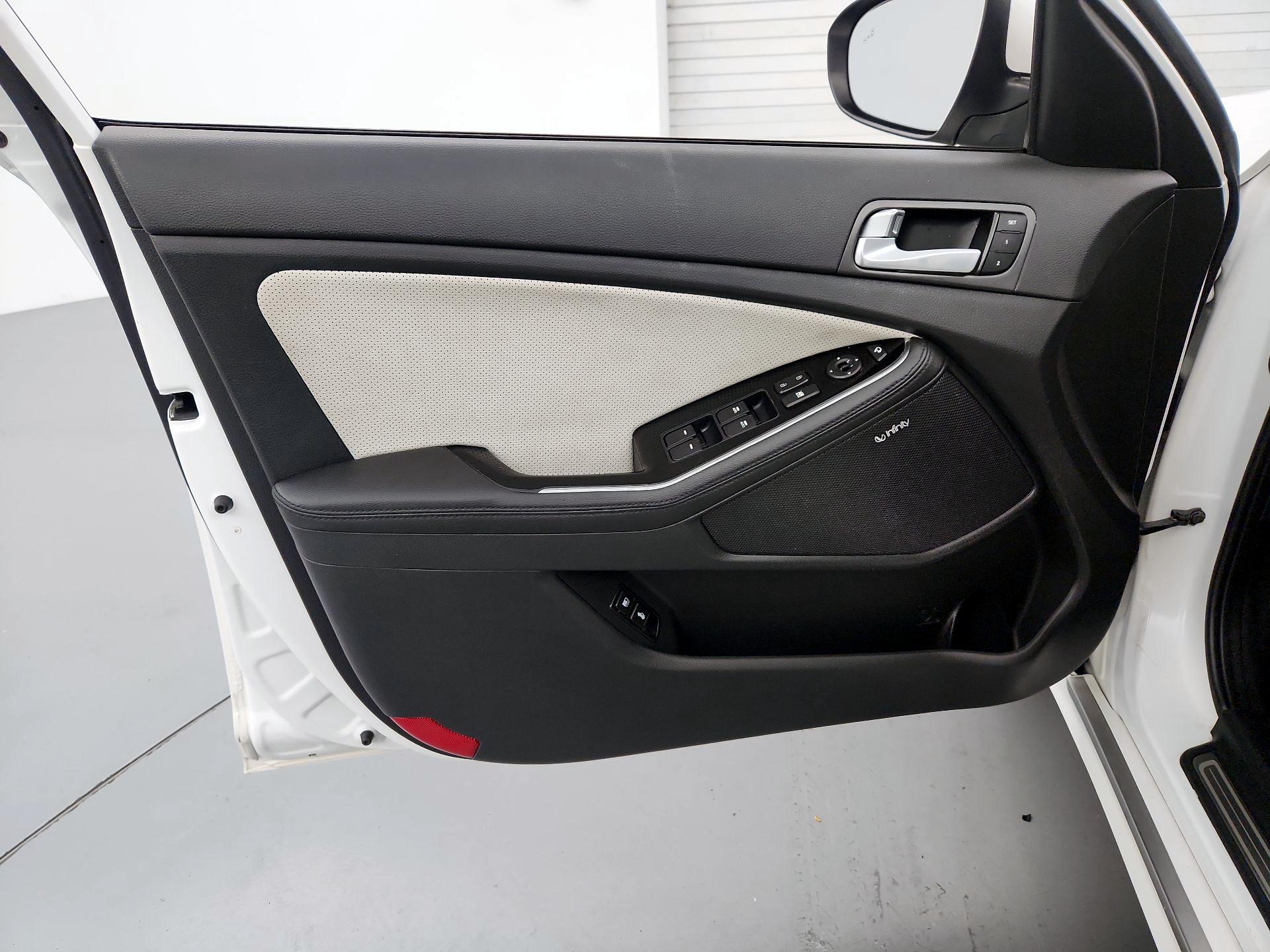 Thumbnail: 2016 Kia Optima - 12