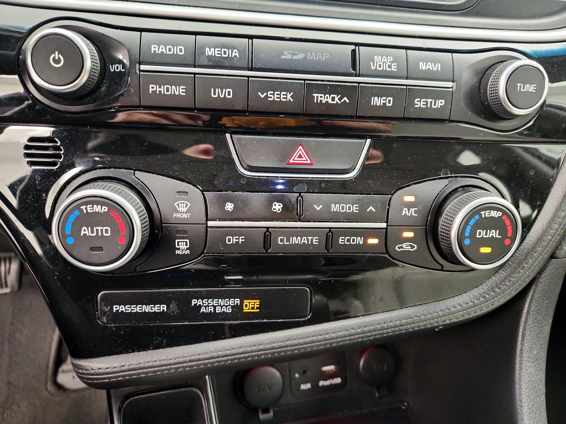 Thumbnail: 2016 Kia Optima - 16