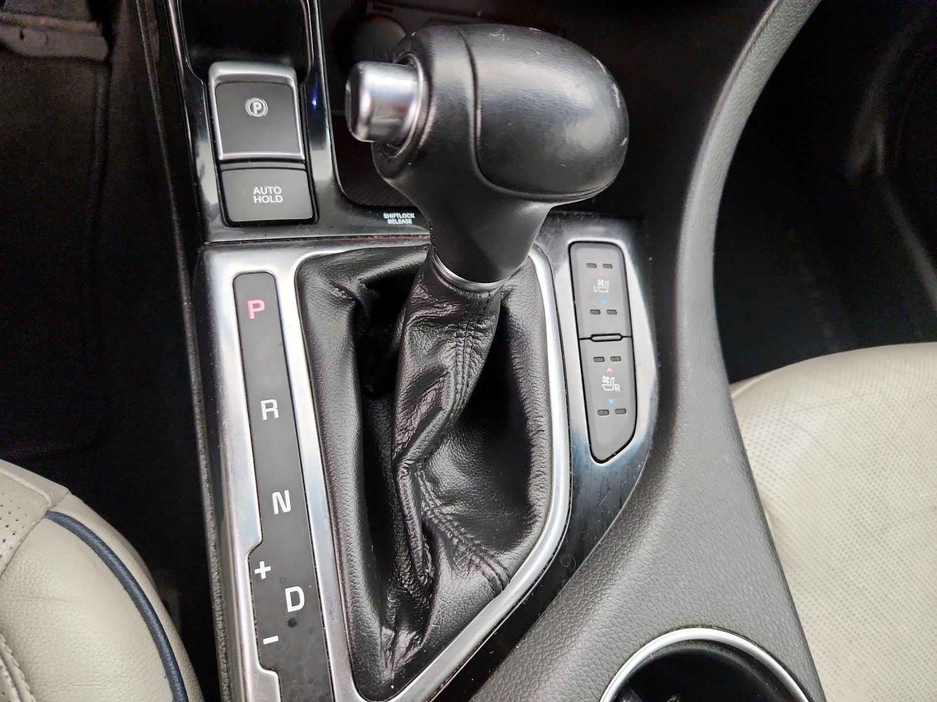 Thumbnail: 2016 Kia Optima - 17