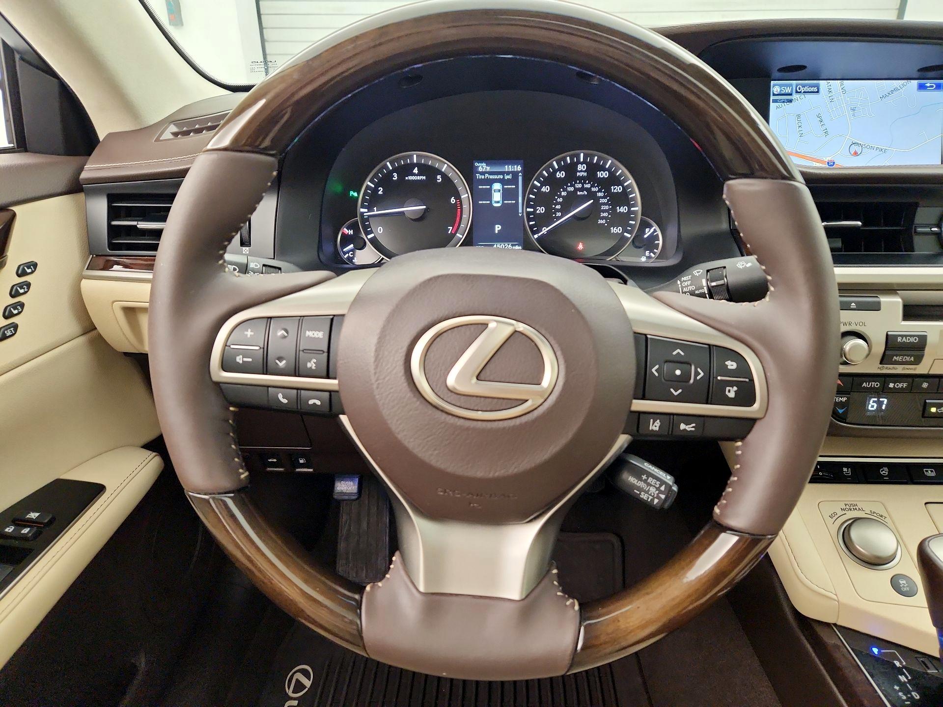Thumbnail: 2016 Lexus ES - 10
