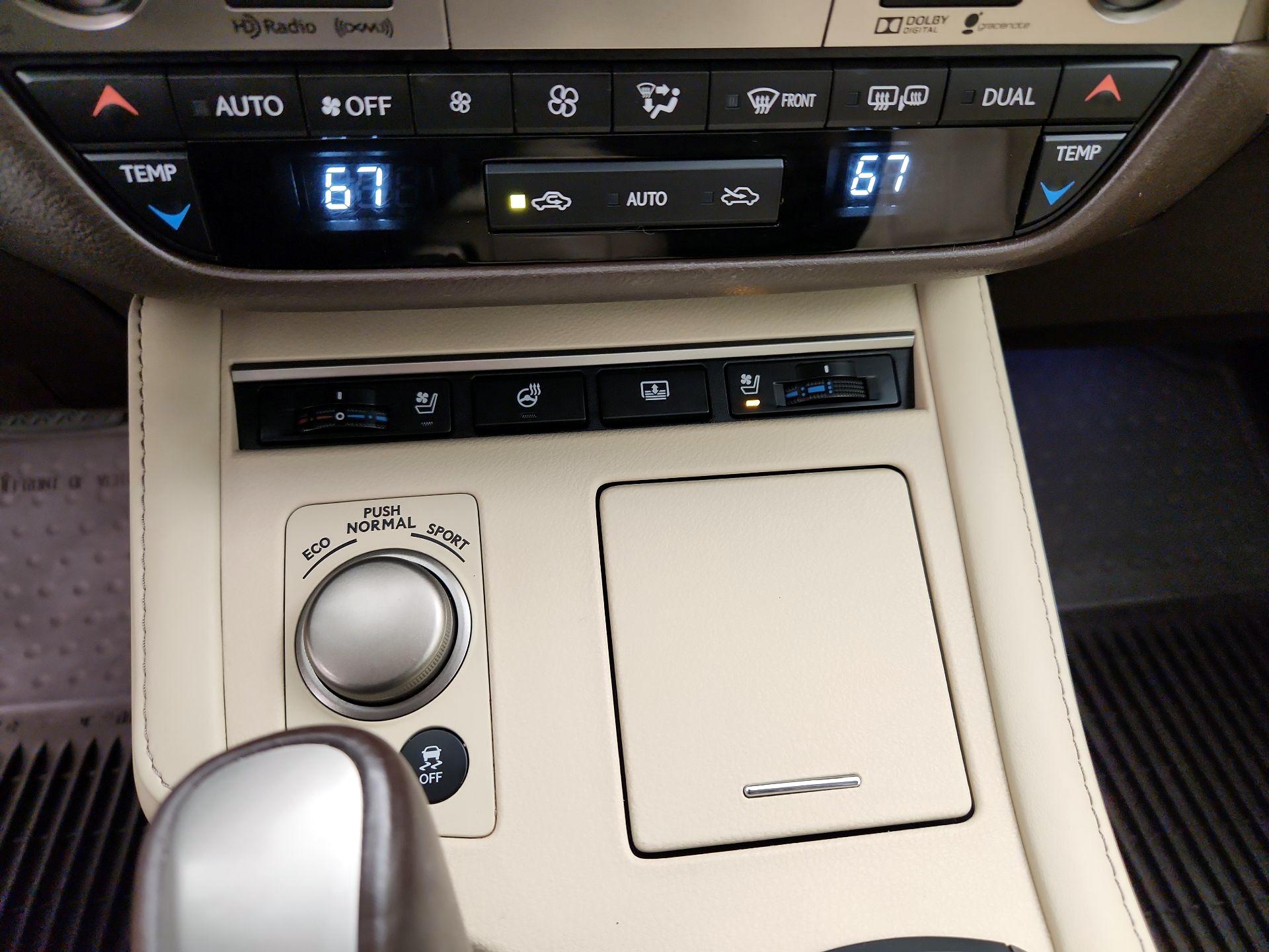 Thumbnail: 2016 Lexus ES - 17