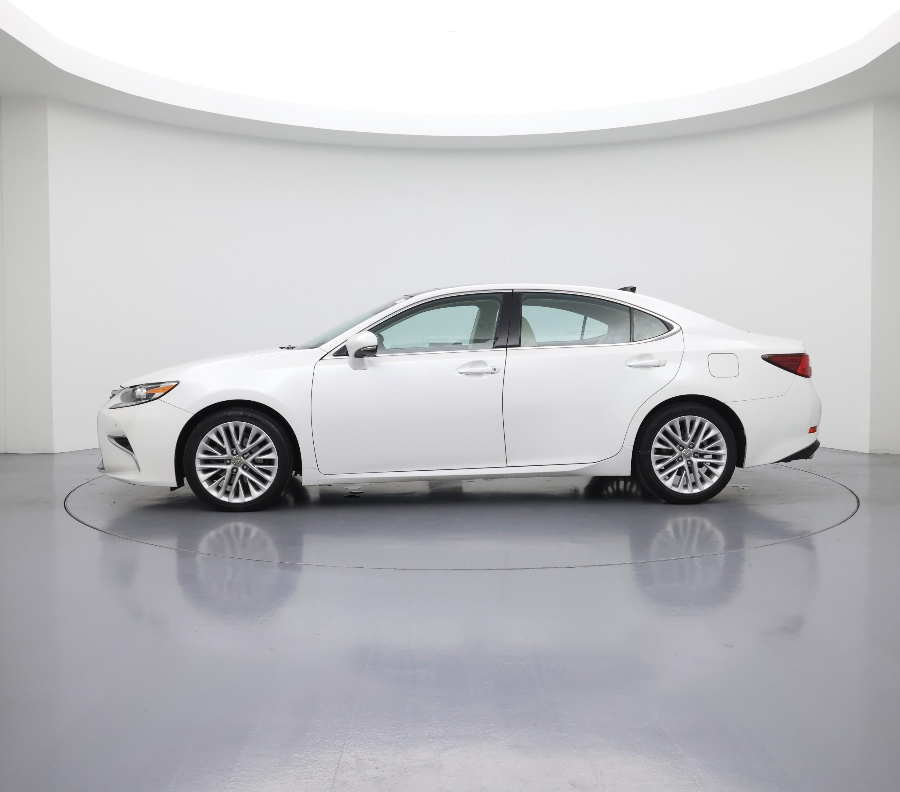 Thumbnail: 2016 Lexus ES - 3