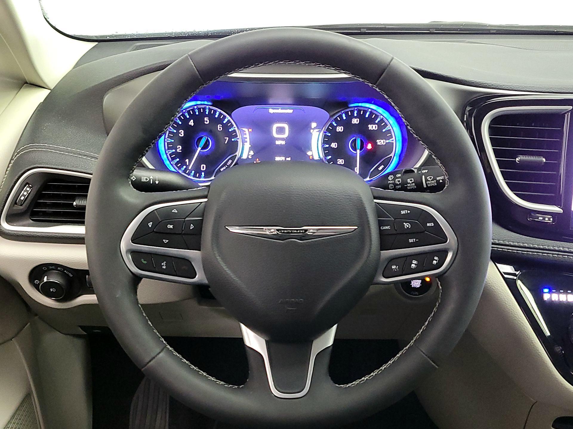 Thumbnail: 2023 Chrysler Pacifica - 10