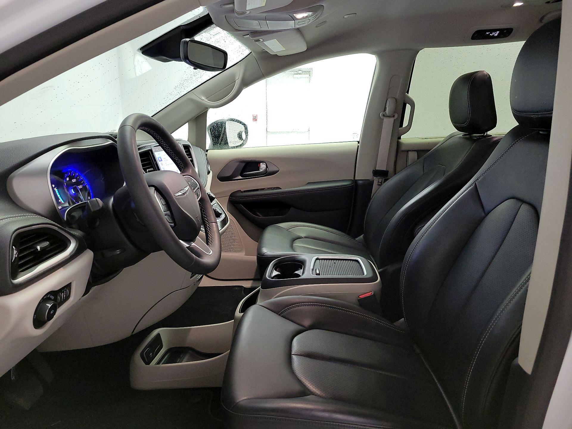 Thumbnail: 2023 Chrysler Pacifica - 11