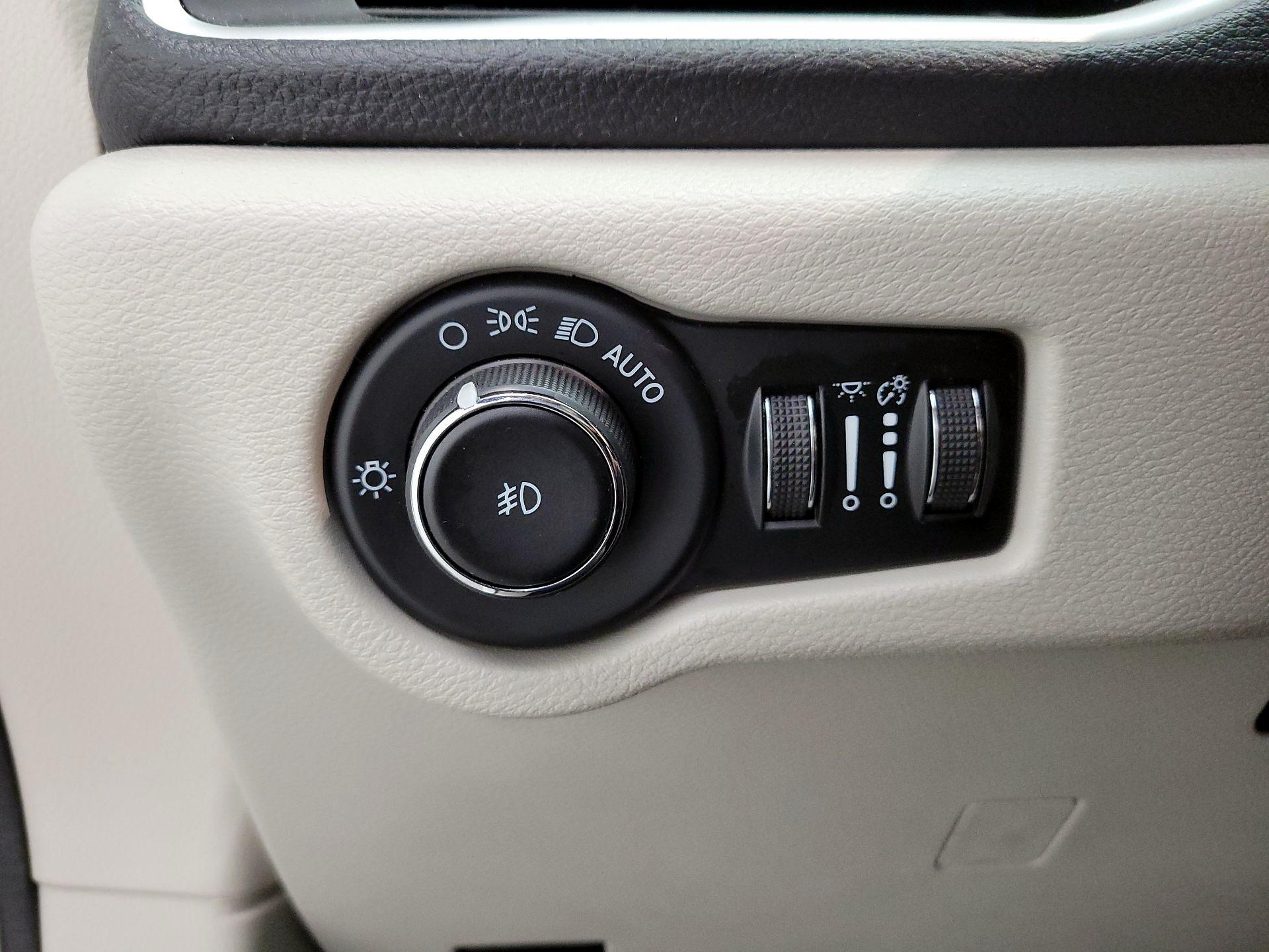 Thumbnail: 2023 Chrysler Pacifica - 13