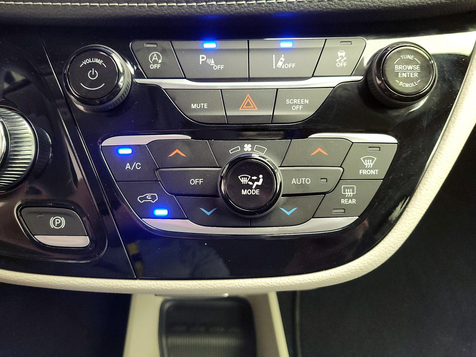 Thumbnail: 2023 Chrysler Pacifica - 16