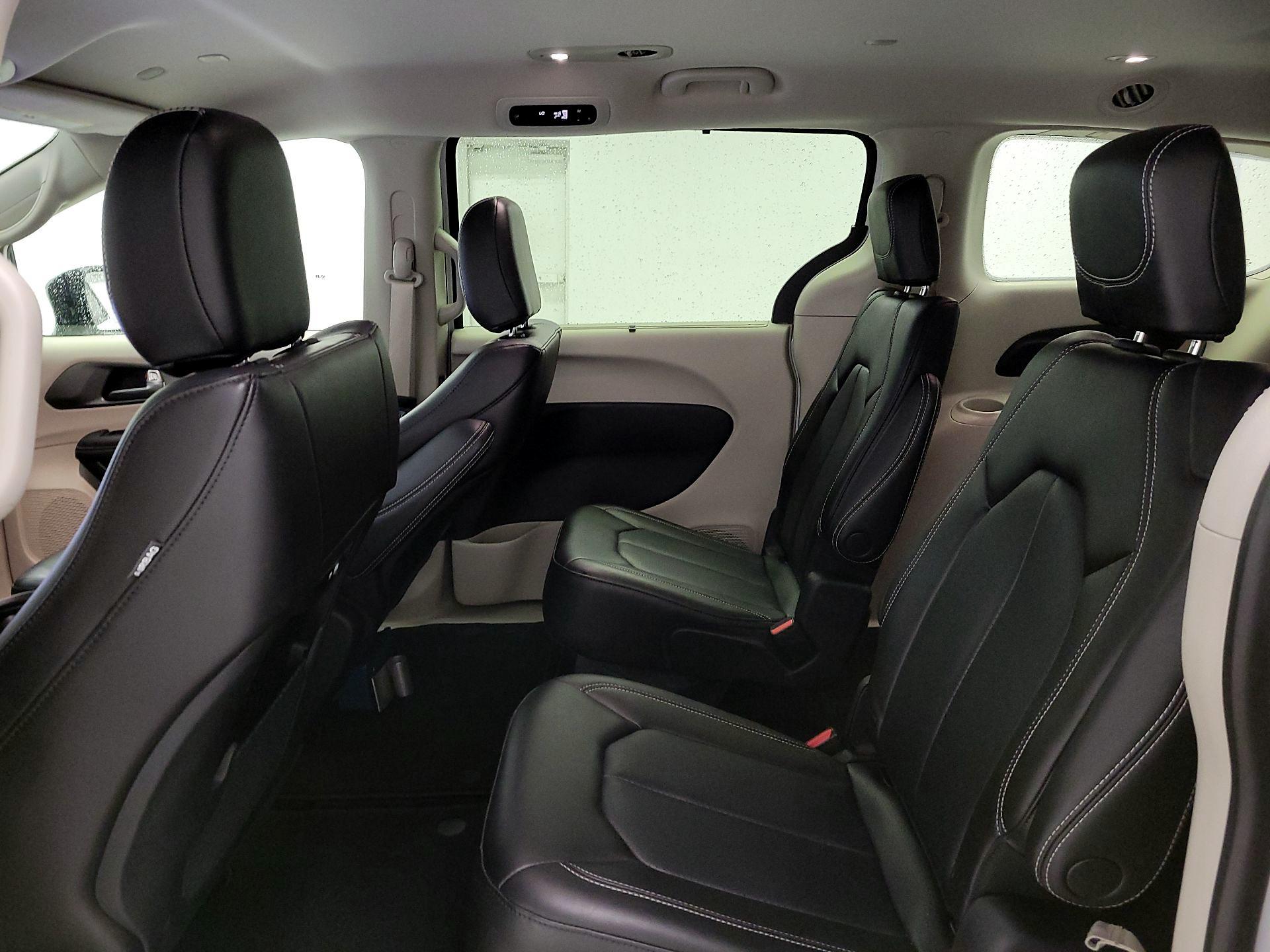 Thumbnail: 2023 Chrysler Pacifica - 19