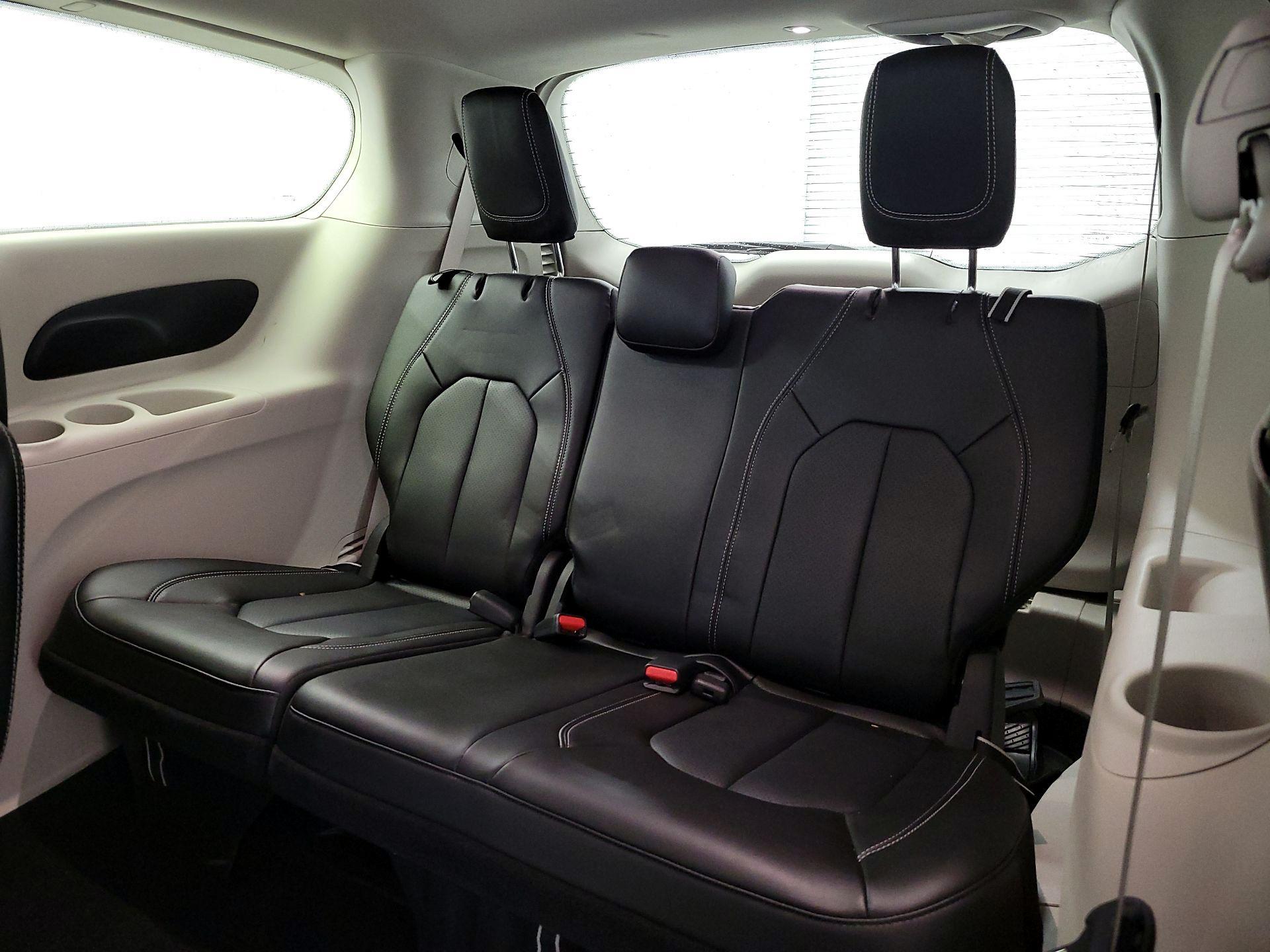 Thumbnail: 2023 Chrysler Pacifica - 20