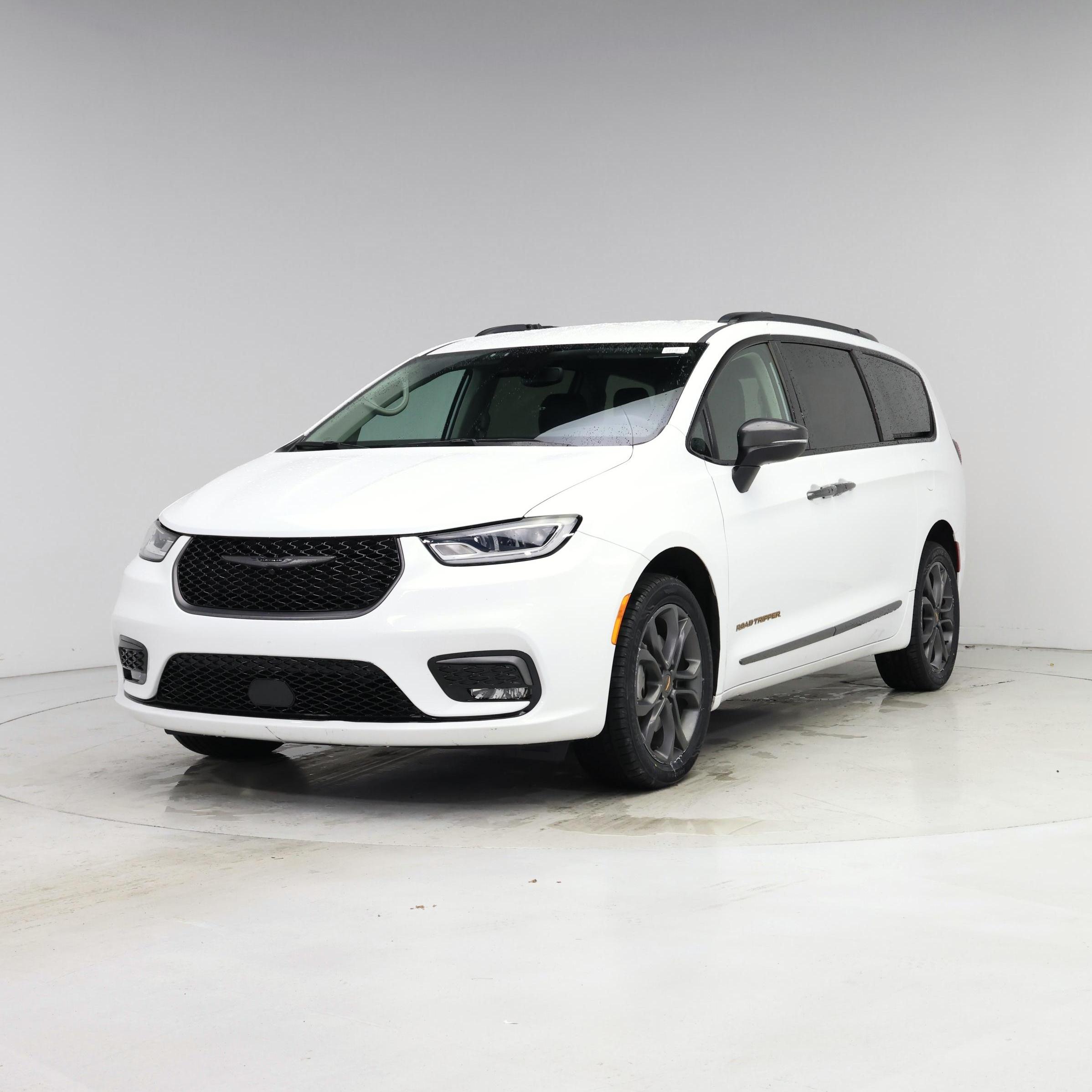 Thumbnail: 2023 Chrysler Pacifica - 4