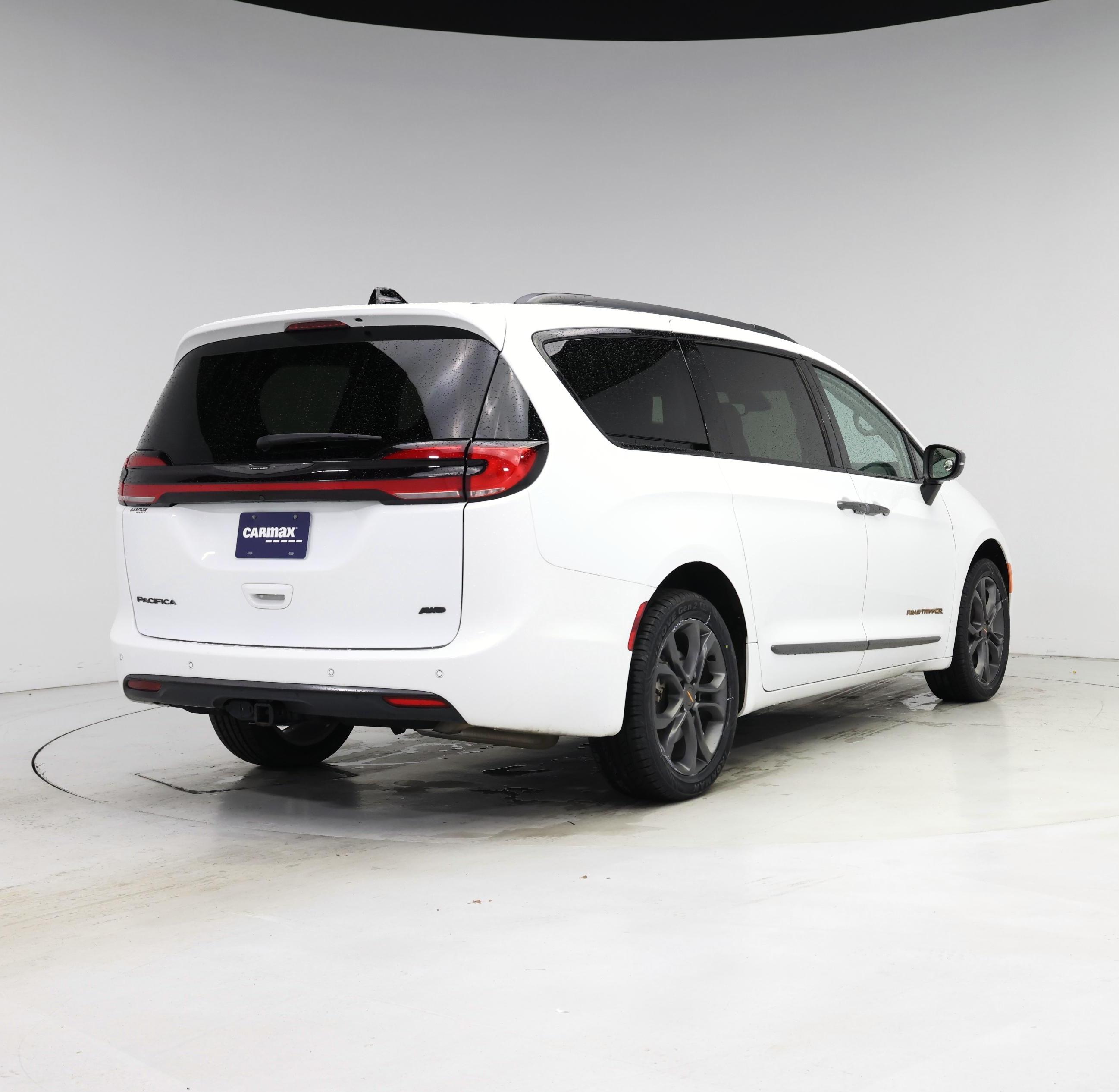 Thumbnail: 2023 Chrysler Pacifica - 8