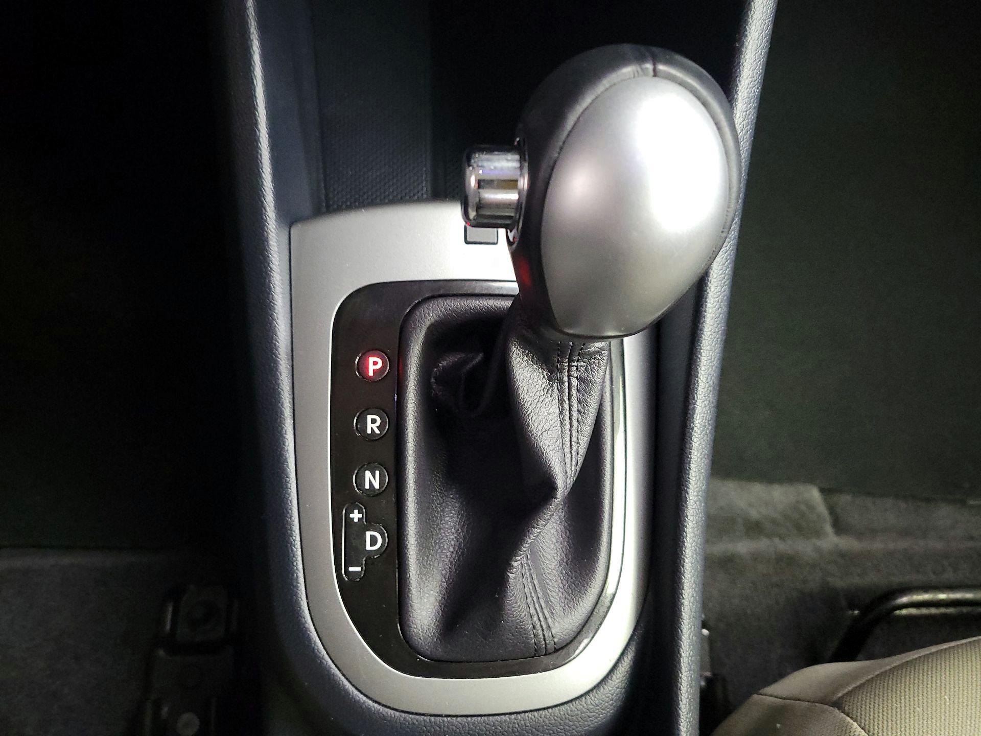 Thumbnail: 2016 Kia Rio - 16