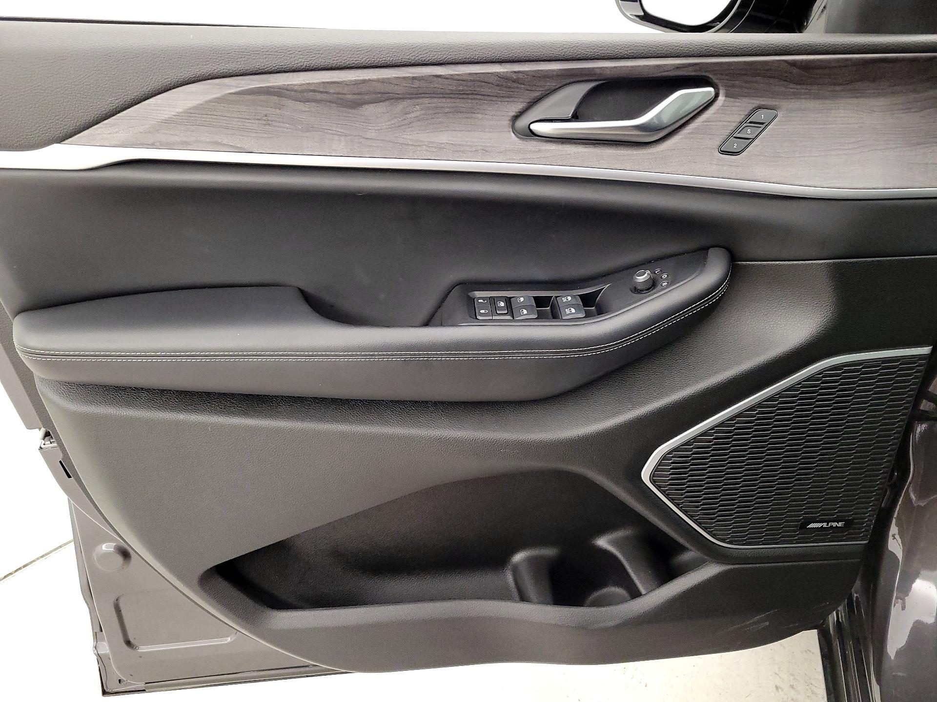 Thumbnail: 2024 Jeep Grand Cherokee - 12