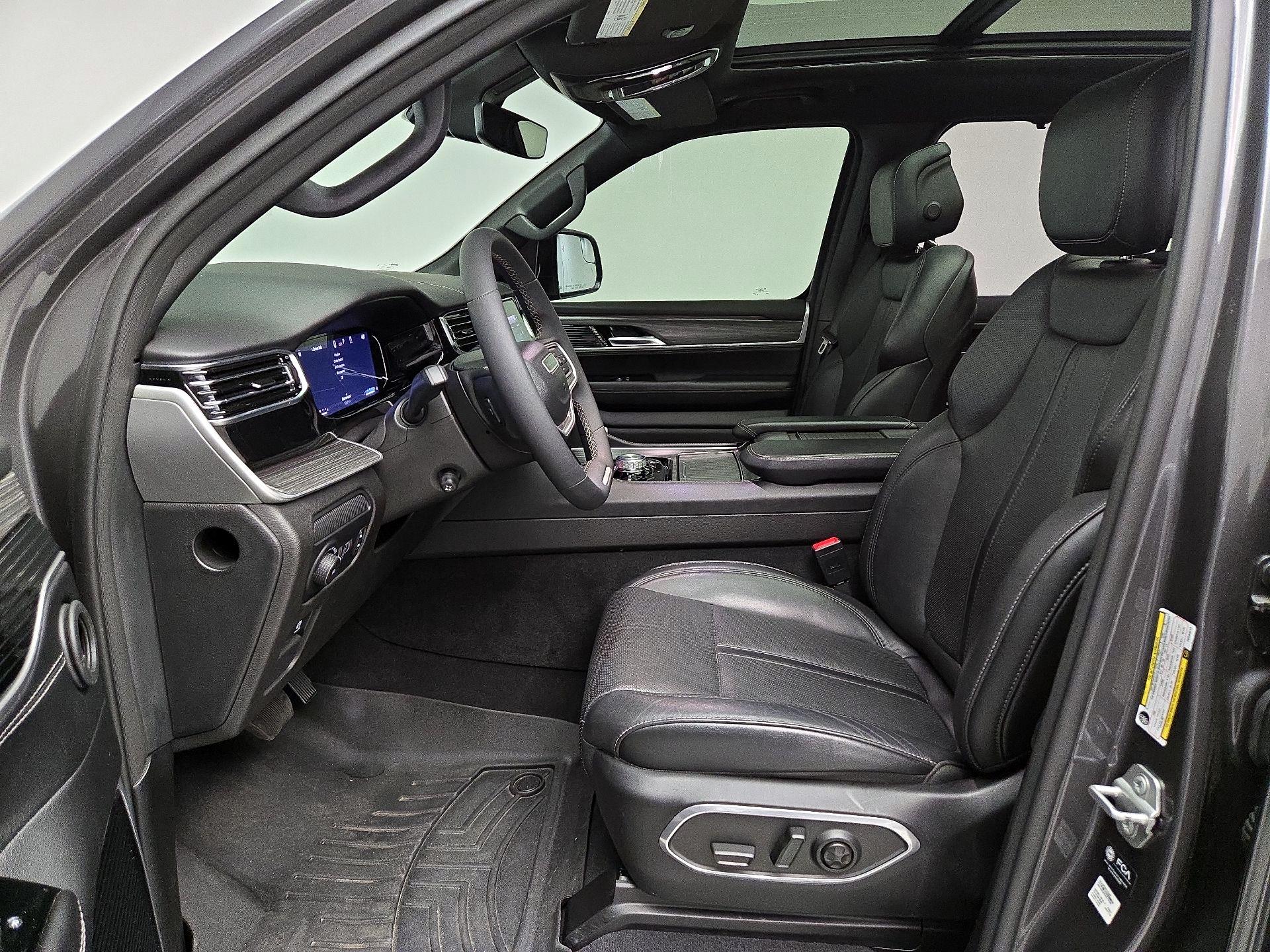 Thumbnail: 2023 Jeep Wagoneer - 11