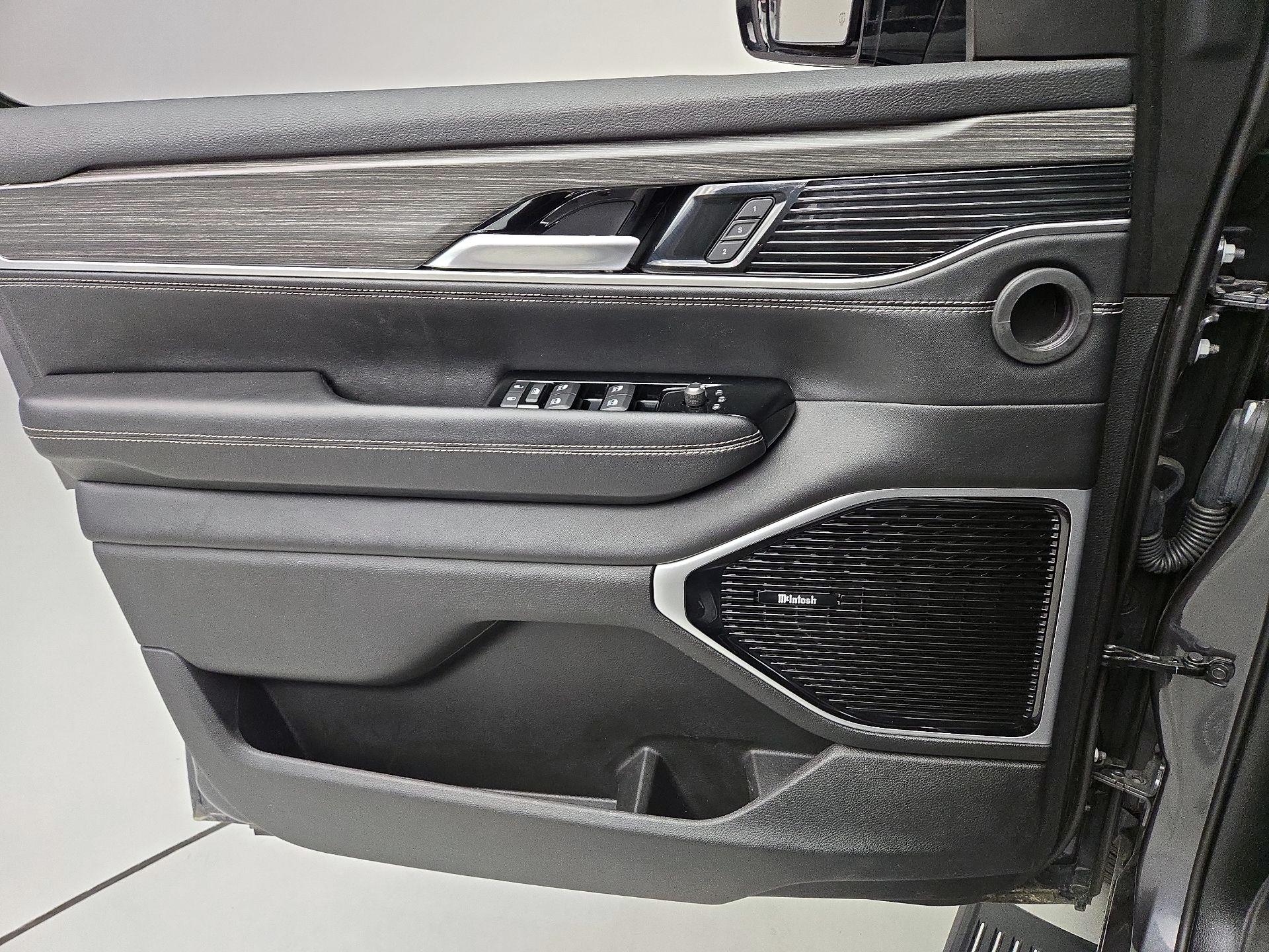 Thumbnail: 2023 Jeep Wagoneer - 12