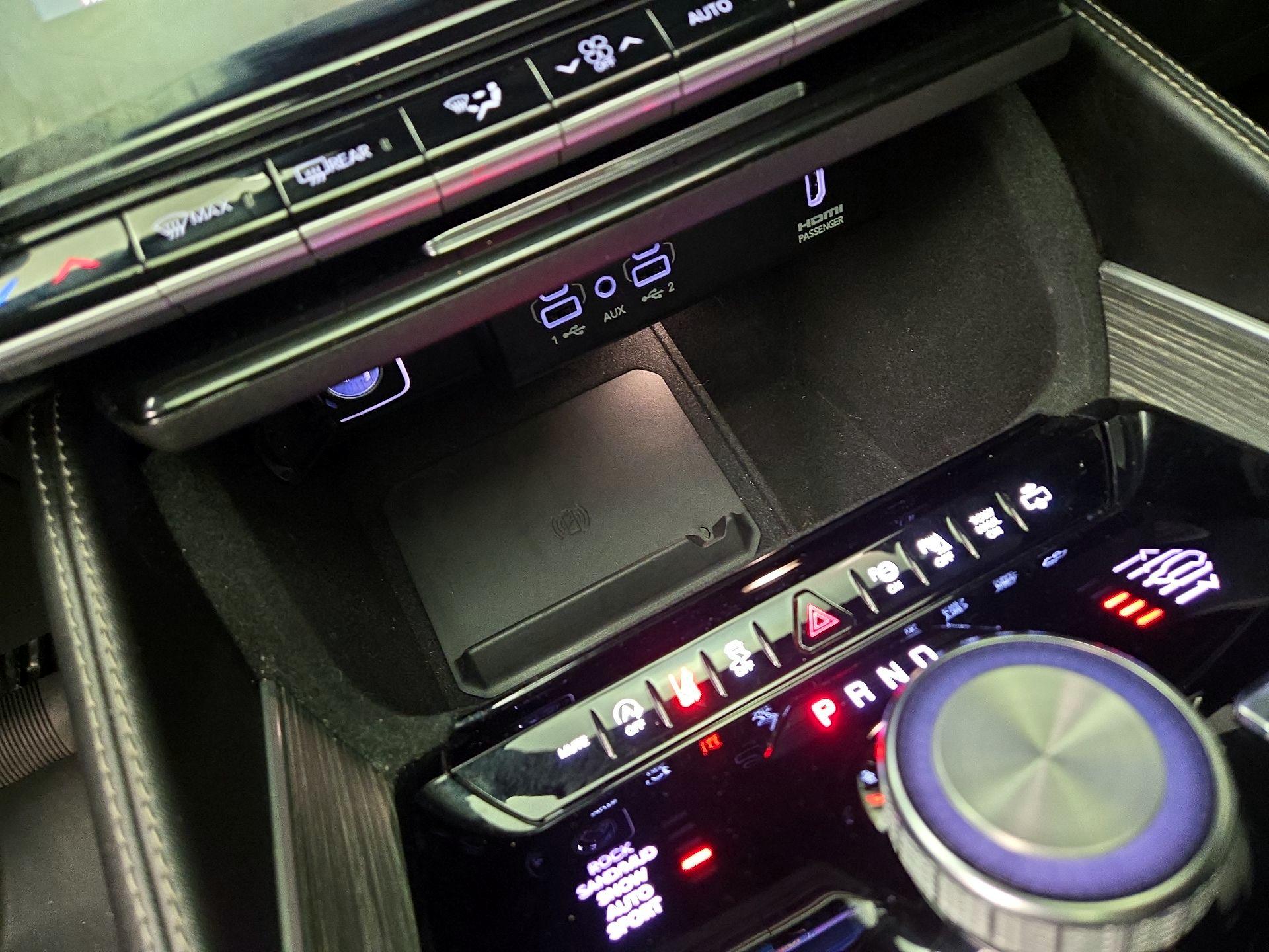 Thumbnail: 2023 Jeep Wagoneer - 19