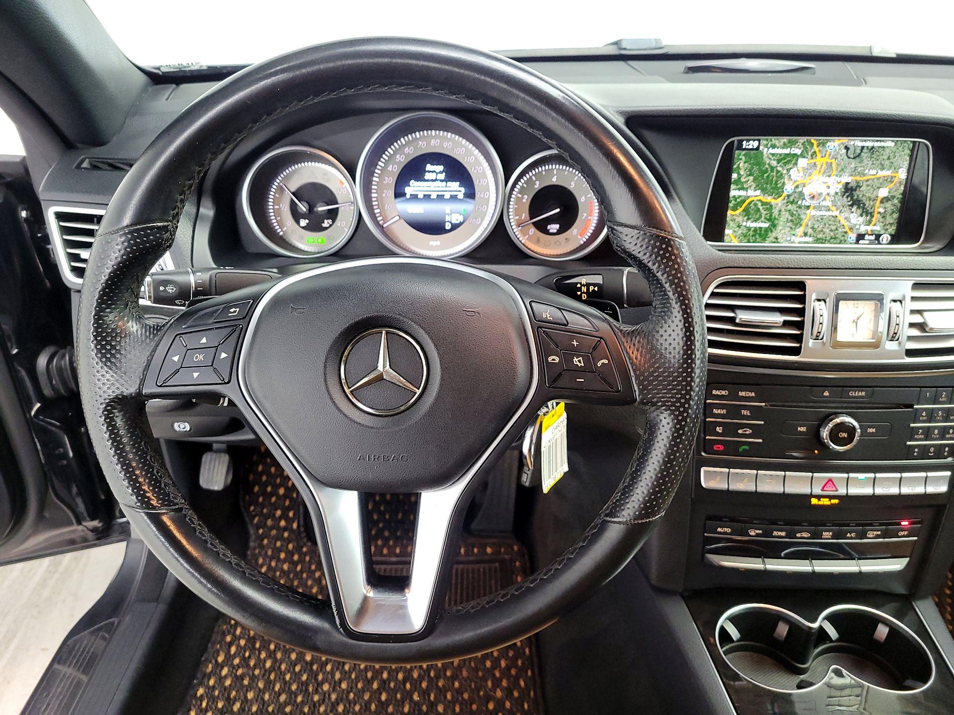 Thumbnail: 2017 Mercedes-Benz E-Class - 10