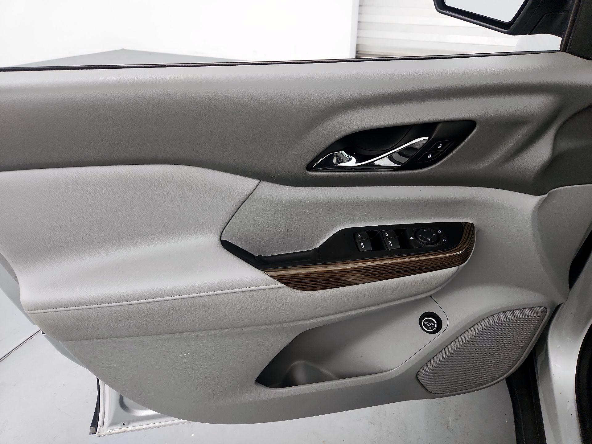 Thumbnail: 2017 GMC Acadia - 12