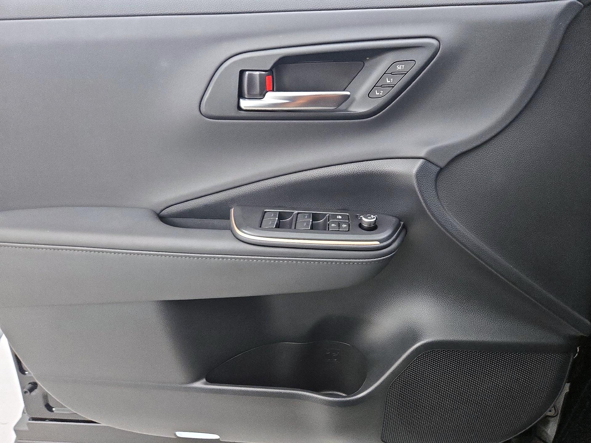 Thumbnail: 2023 Toyota Crown - 12