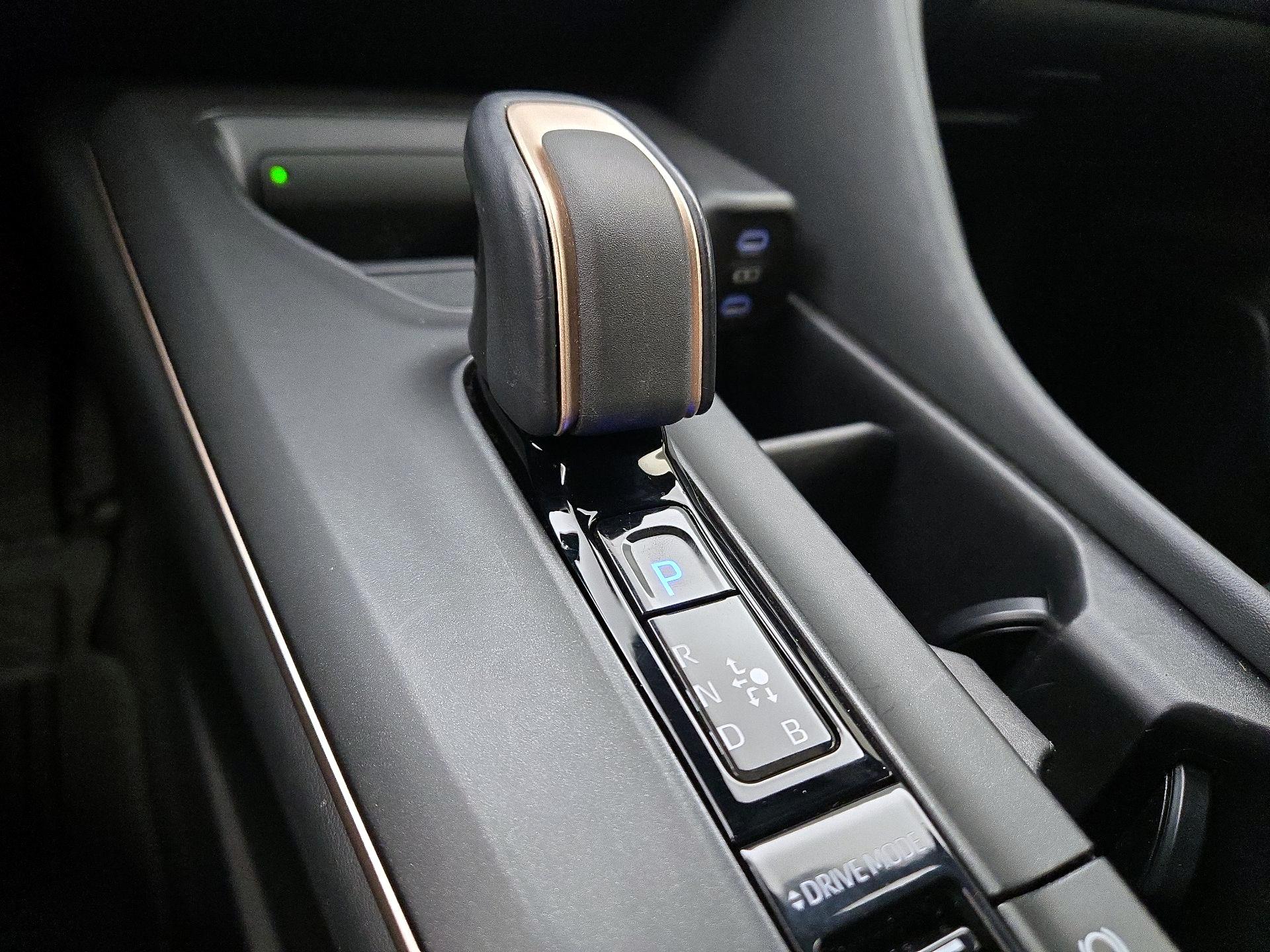 Thumbnail: 2023 Toyota Crown - 18