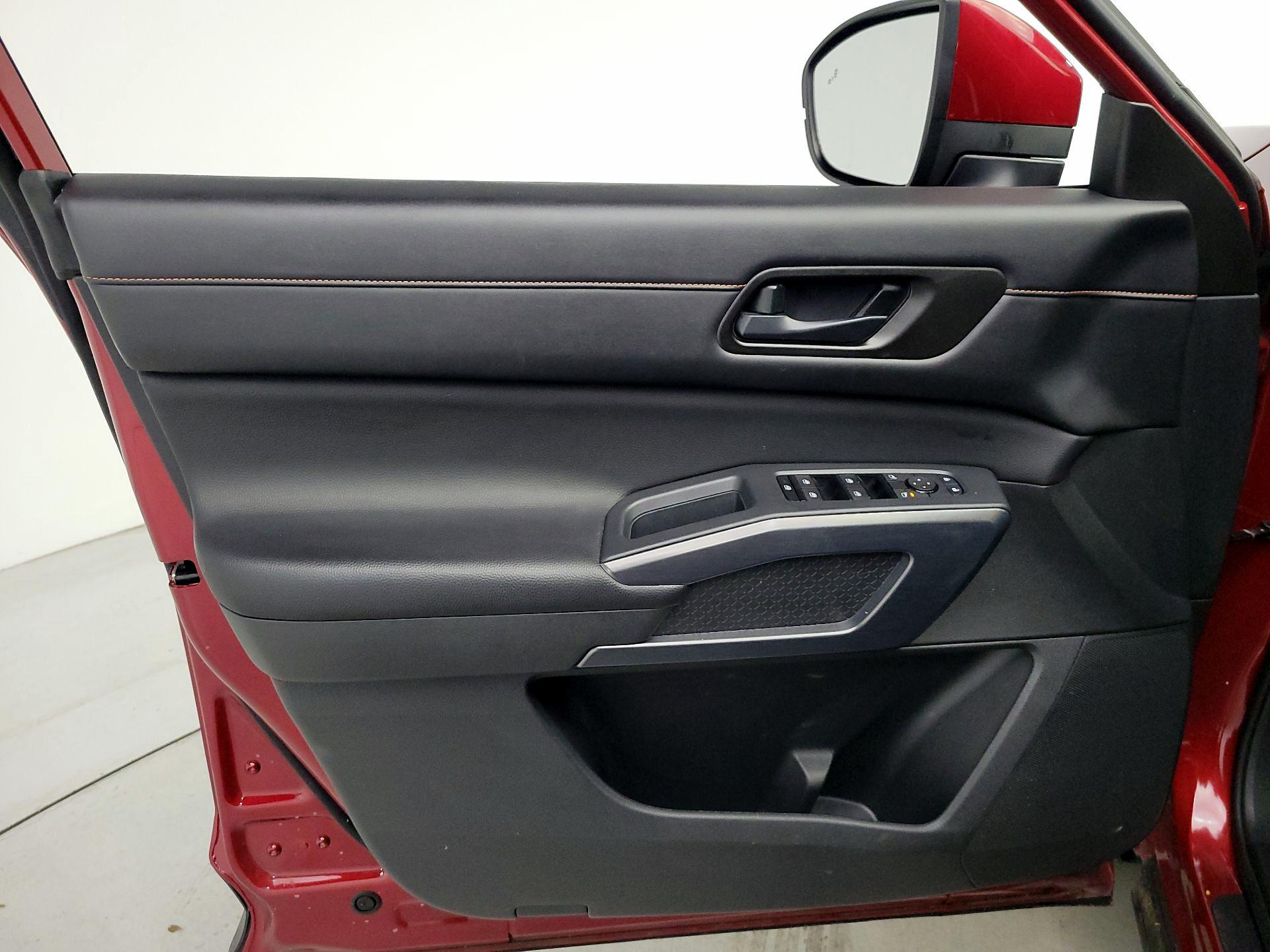 Thumbnail: 2024 Nissan Pathfinder - 12