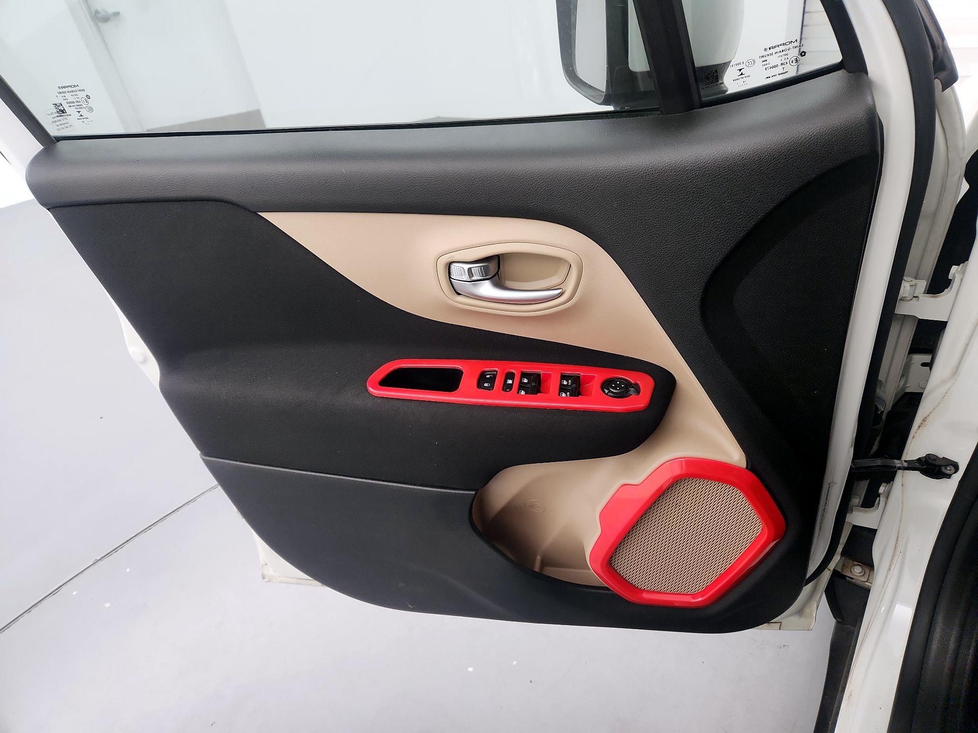 Thumbnail: 2015 Jeep Renegade - 12