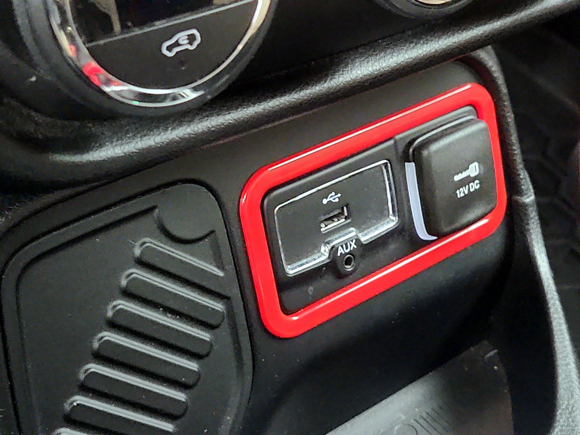 Thumbnail: 2015 Jeep Renegade - 18