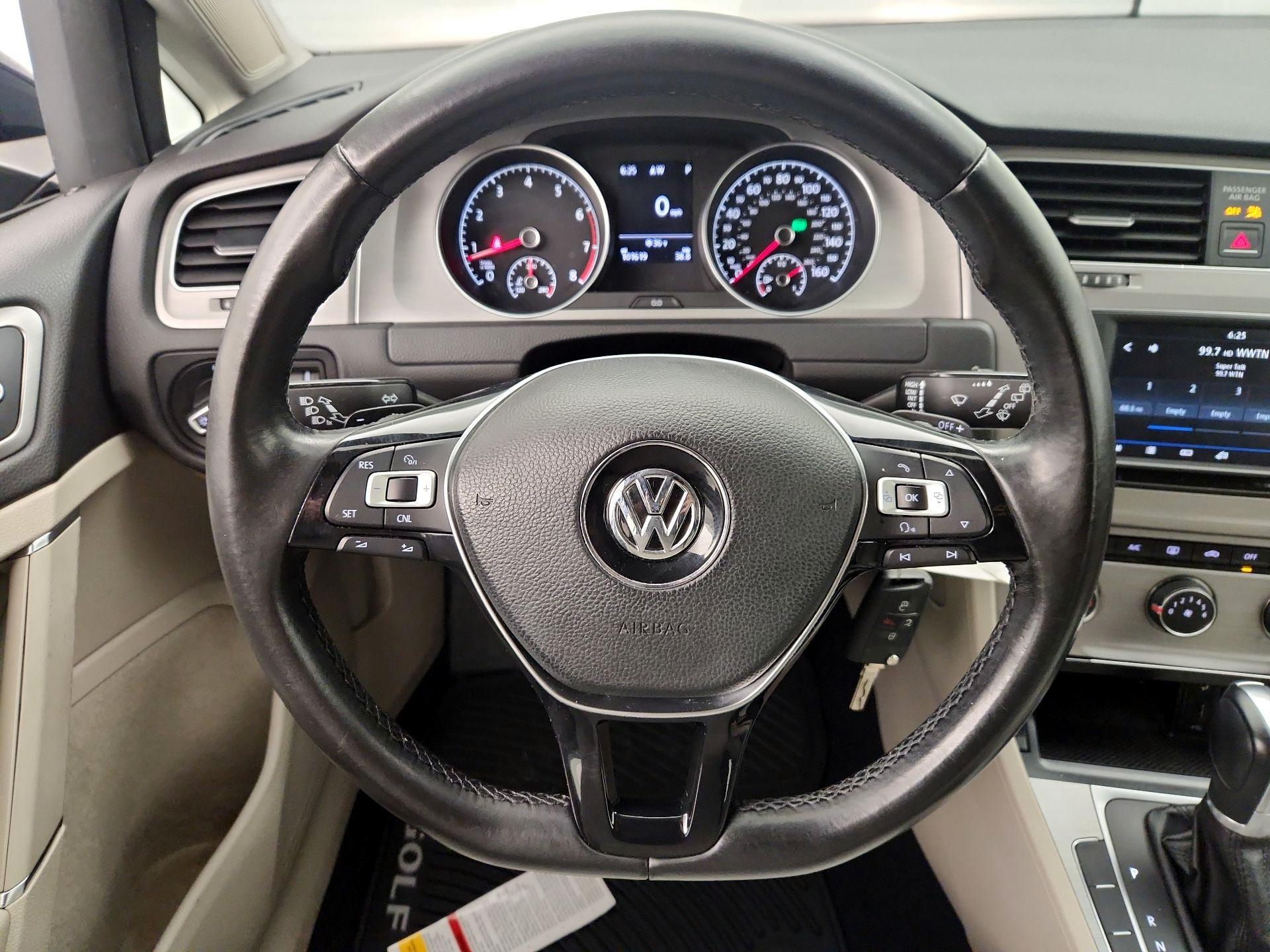 Thumbnail: 2017 Volkswagen Golf - 10