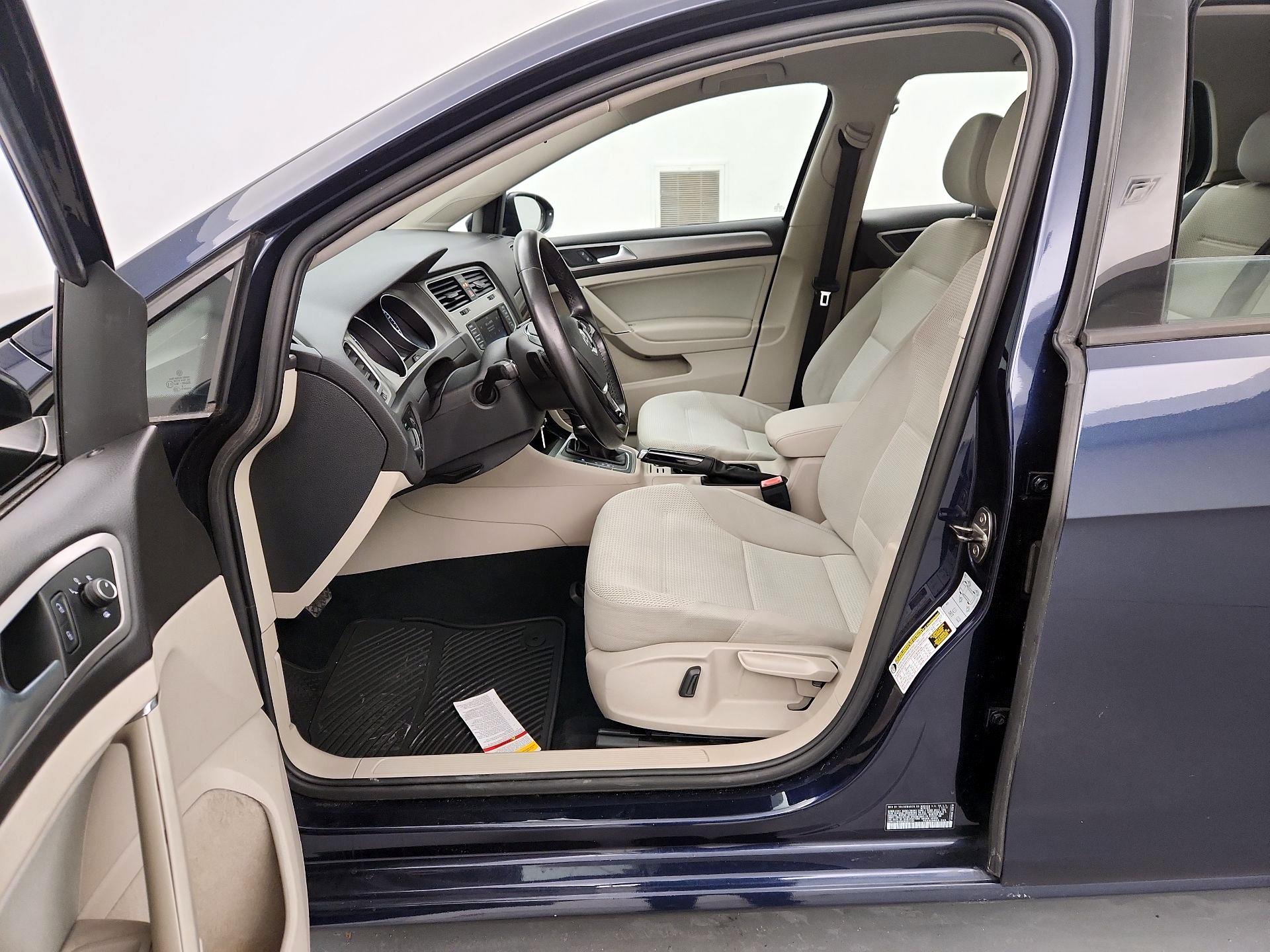 Thumbnail: 2017 Volkswagen Golf - 11