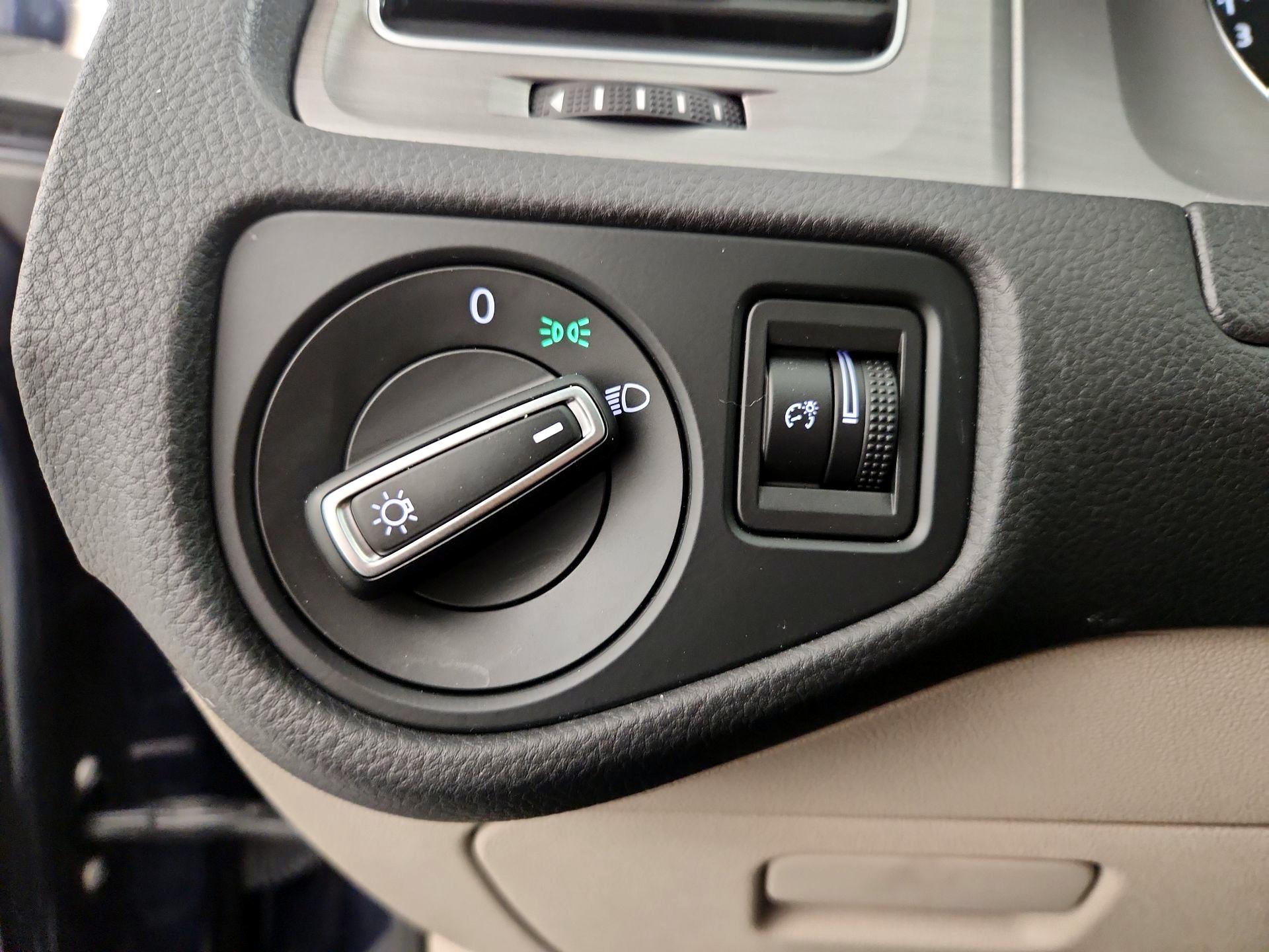 Thumbnail: 2017 Volkswagen Golf - 13