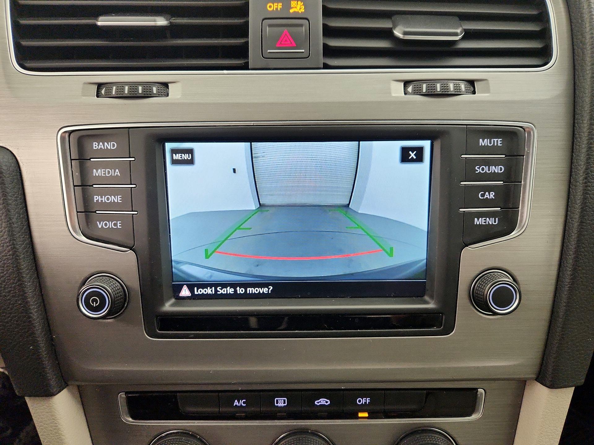 Thumbnail: 2017 Volkswagen Golf - 14