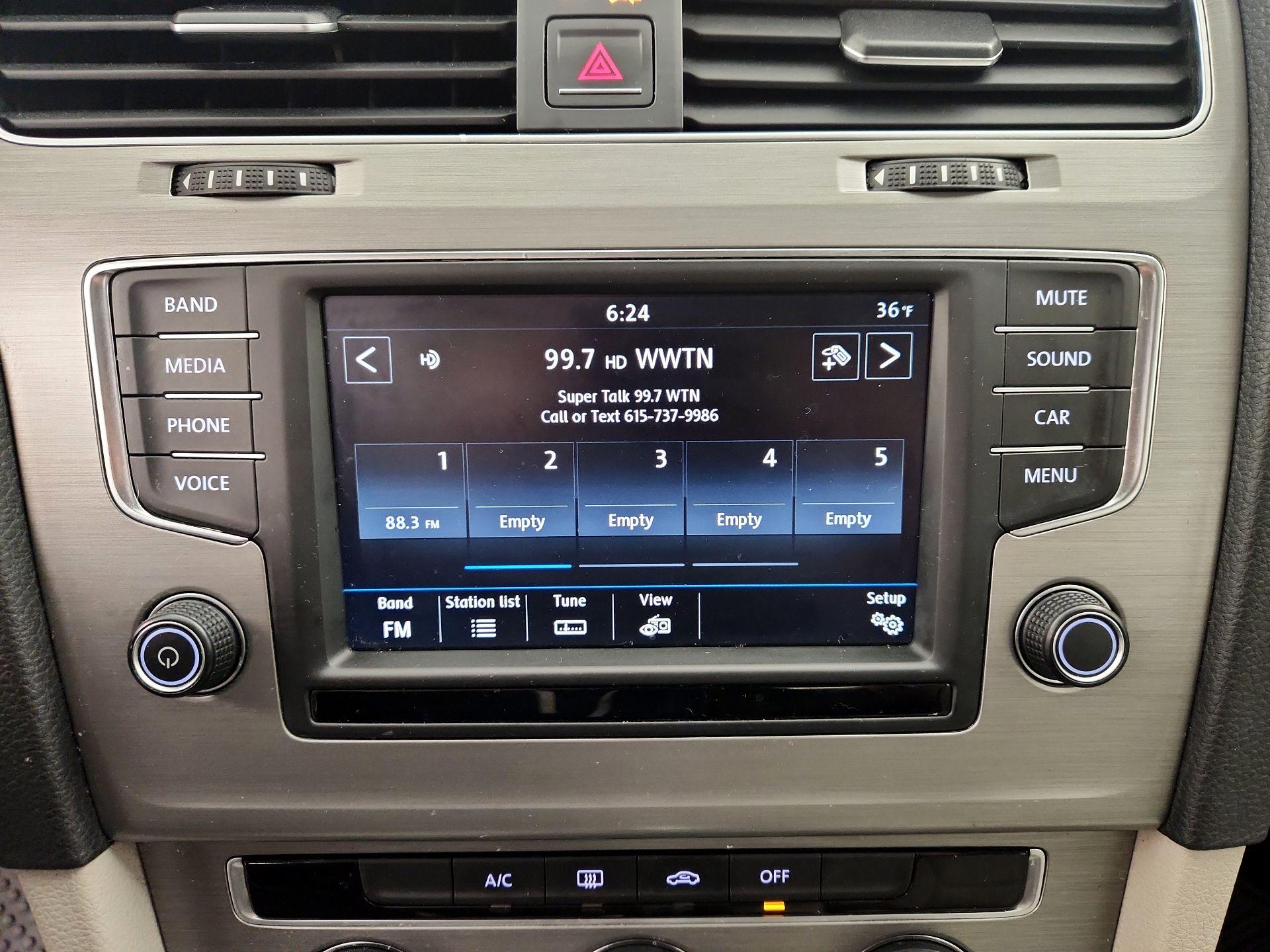 Thumbnail: 2017 Volkswagen Golf - 15