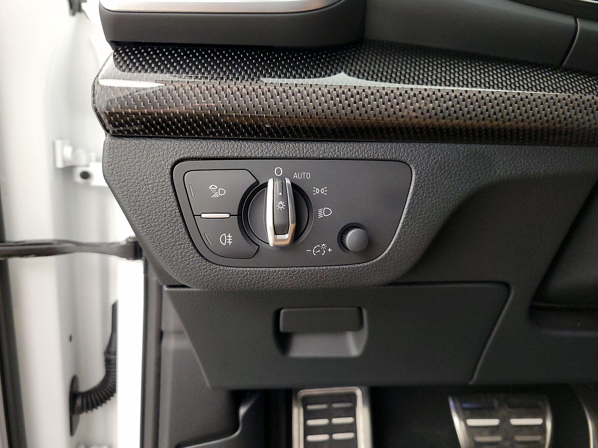 Thumbnail: 2024 Audi SQ5 - 13