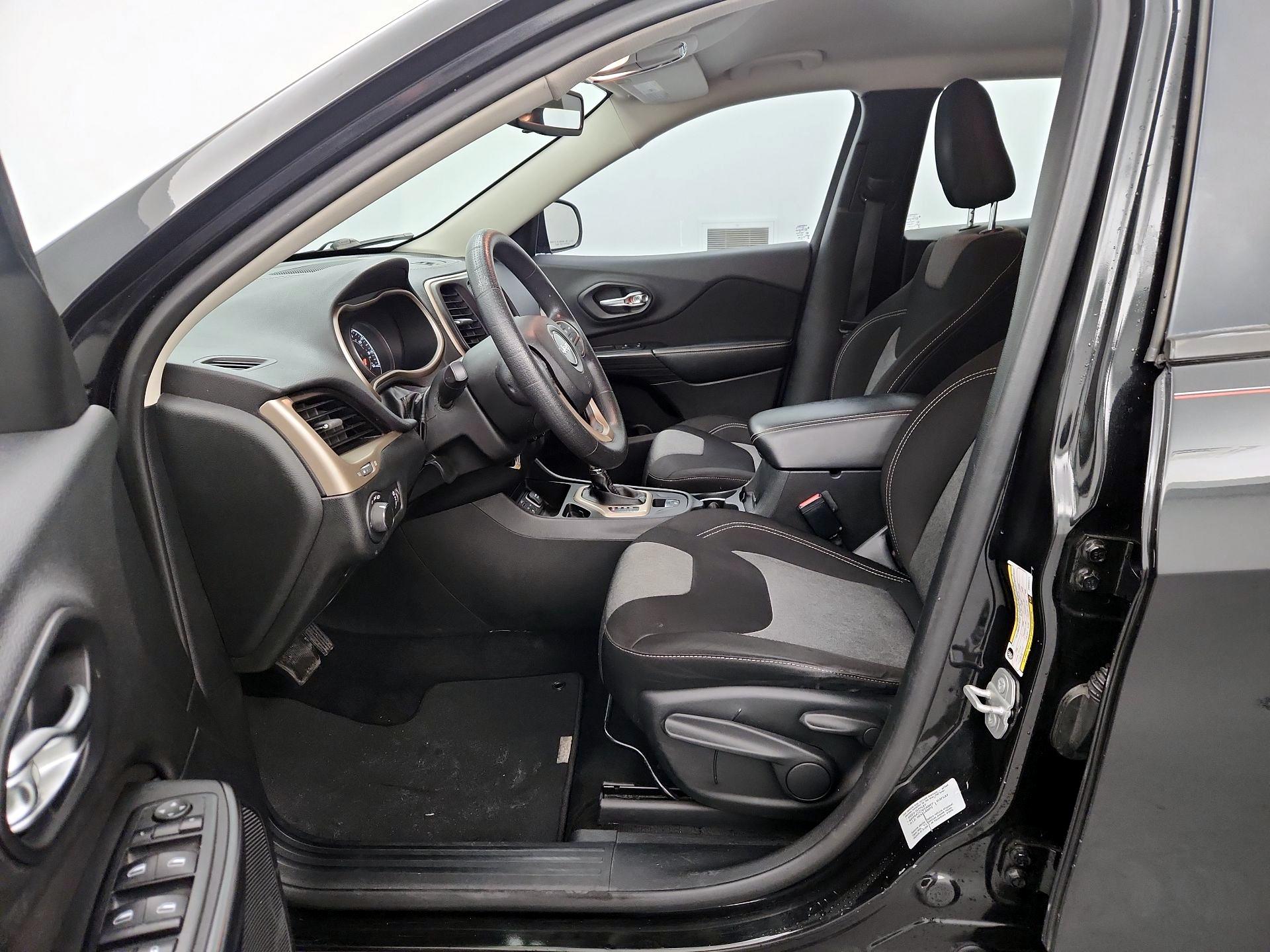 Thumbnail: 2015 Jeep Cherokee - 11