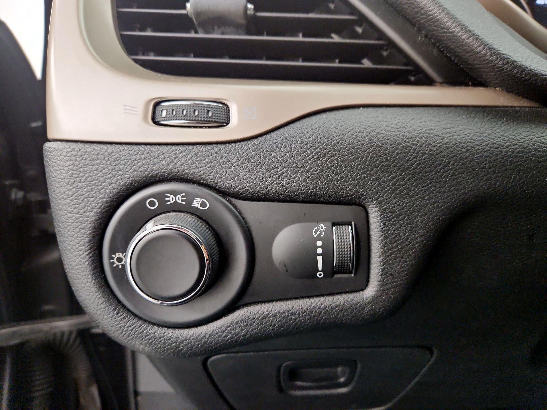 Thumbnail: 2015 Jeep Cherokee - 14