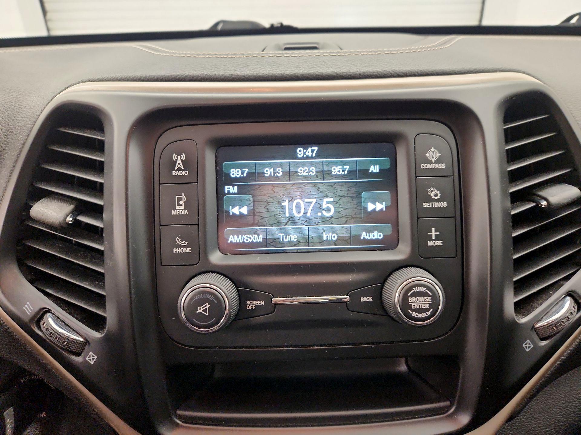 Thumbnail: 2015 Jeep Cherokee - 16