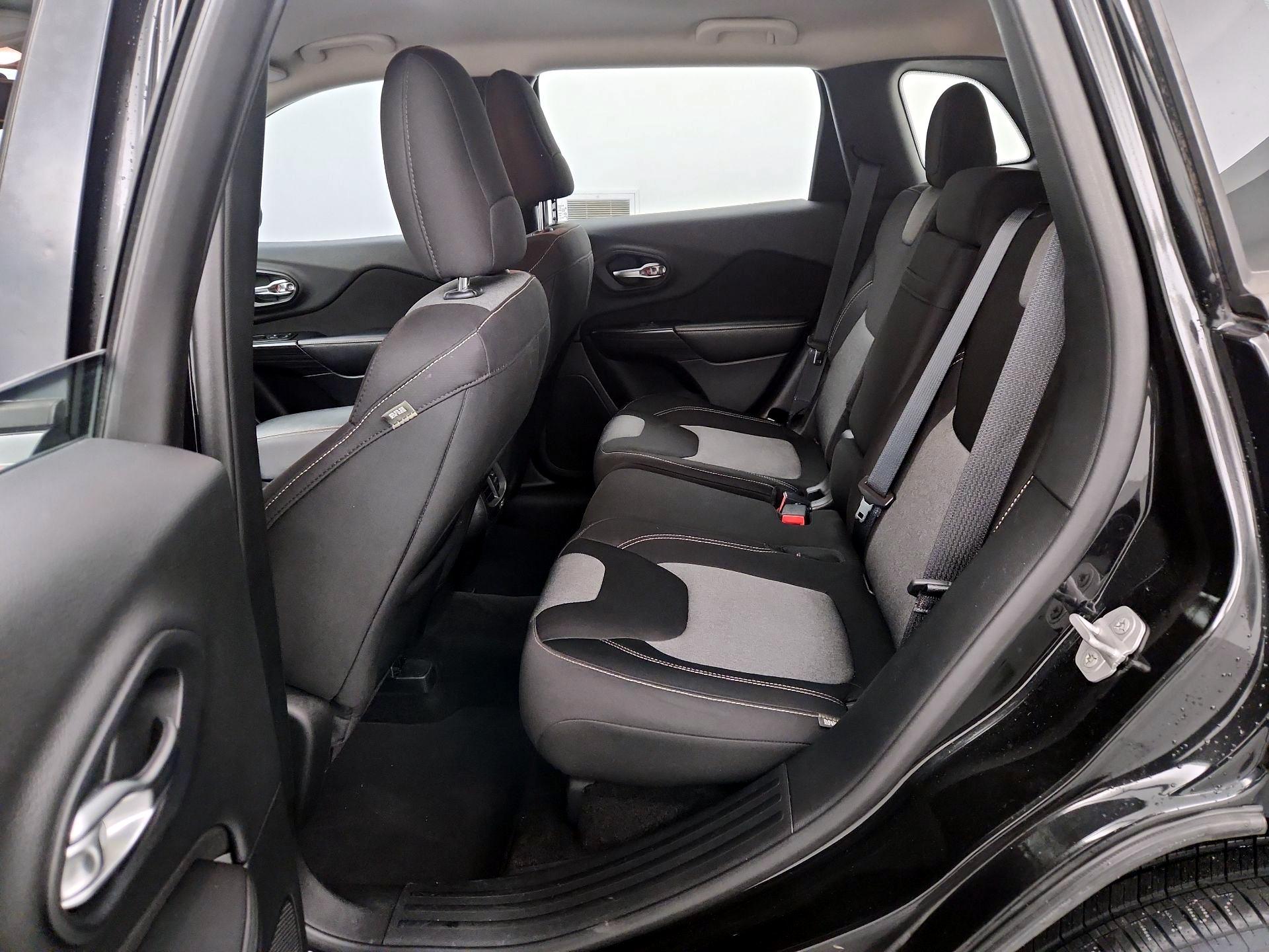 Thumbnail: 2015 Jeep Cherokee - 20