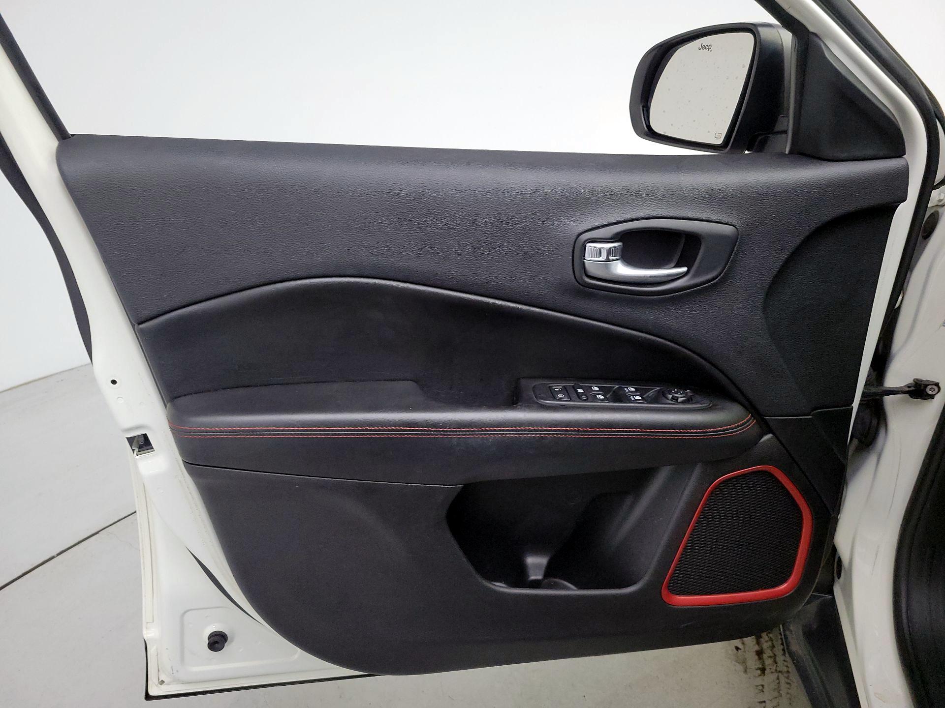 Thumbnail: 2019 Jeep Compass - 12