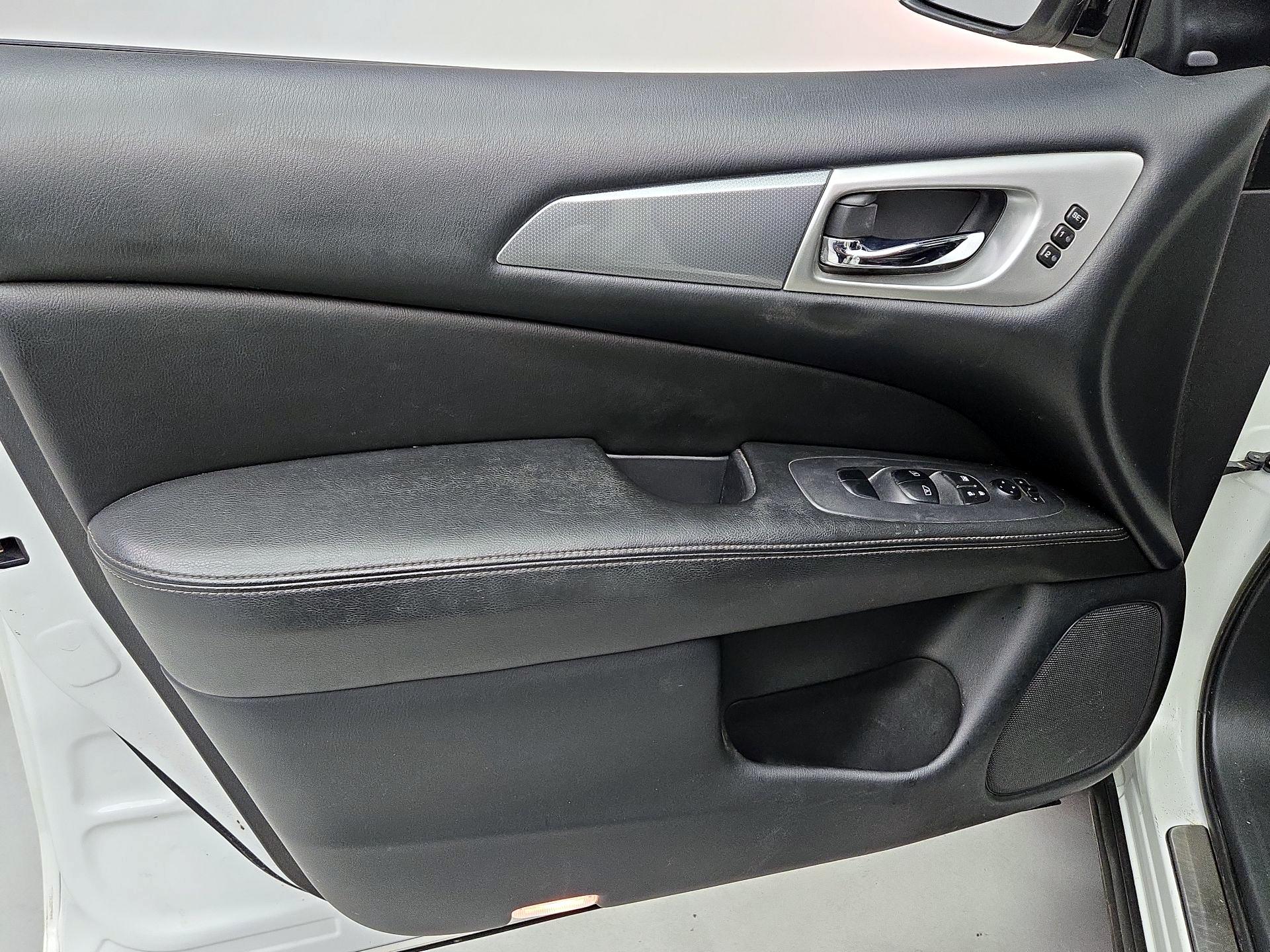 Thumbnail: 2018 Nissan Pathfinder - 12