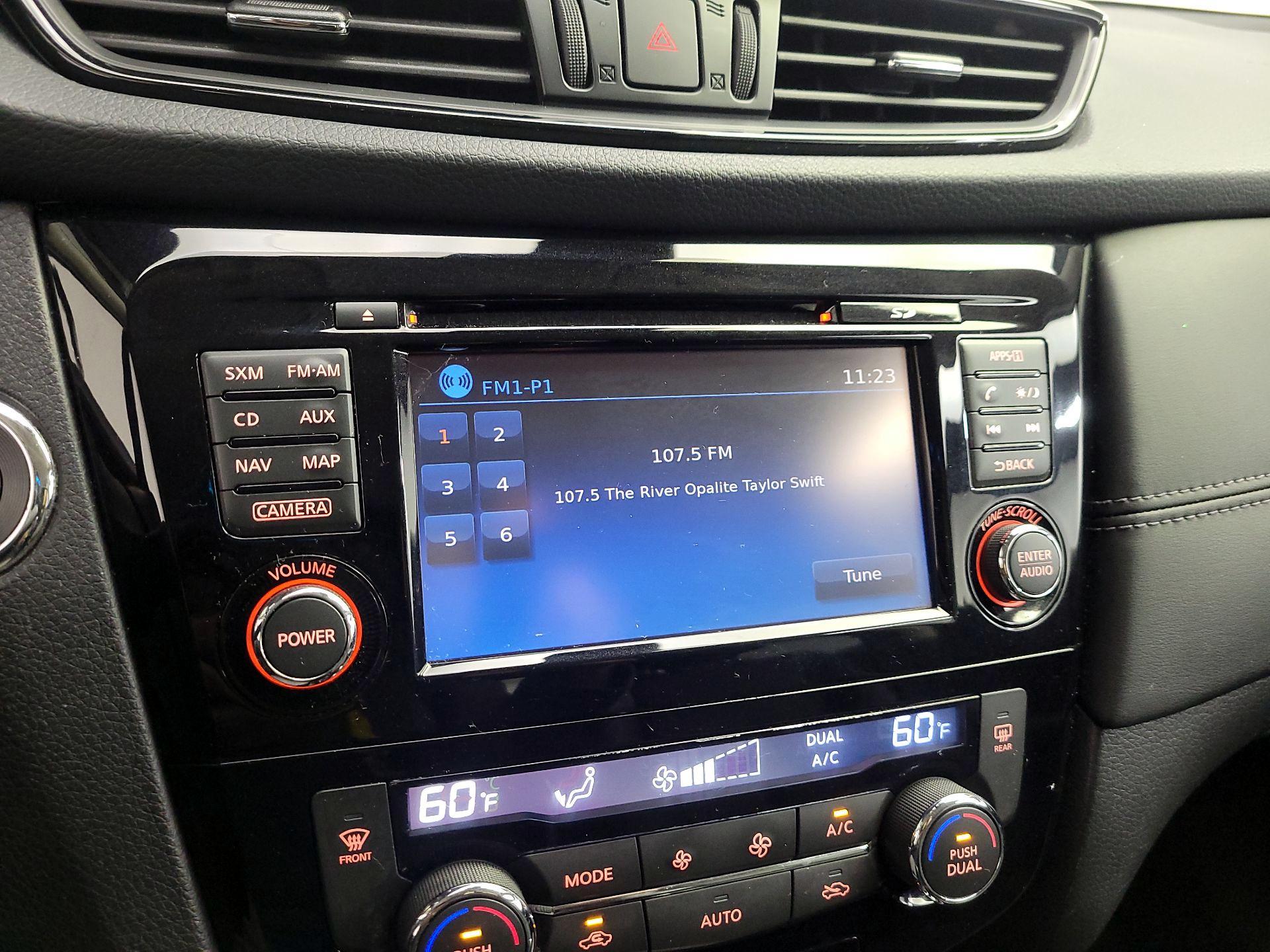 Thumbnail: 2017 Nissan Rogue - 16