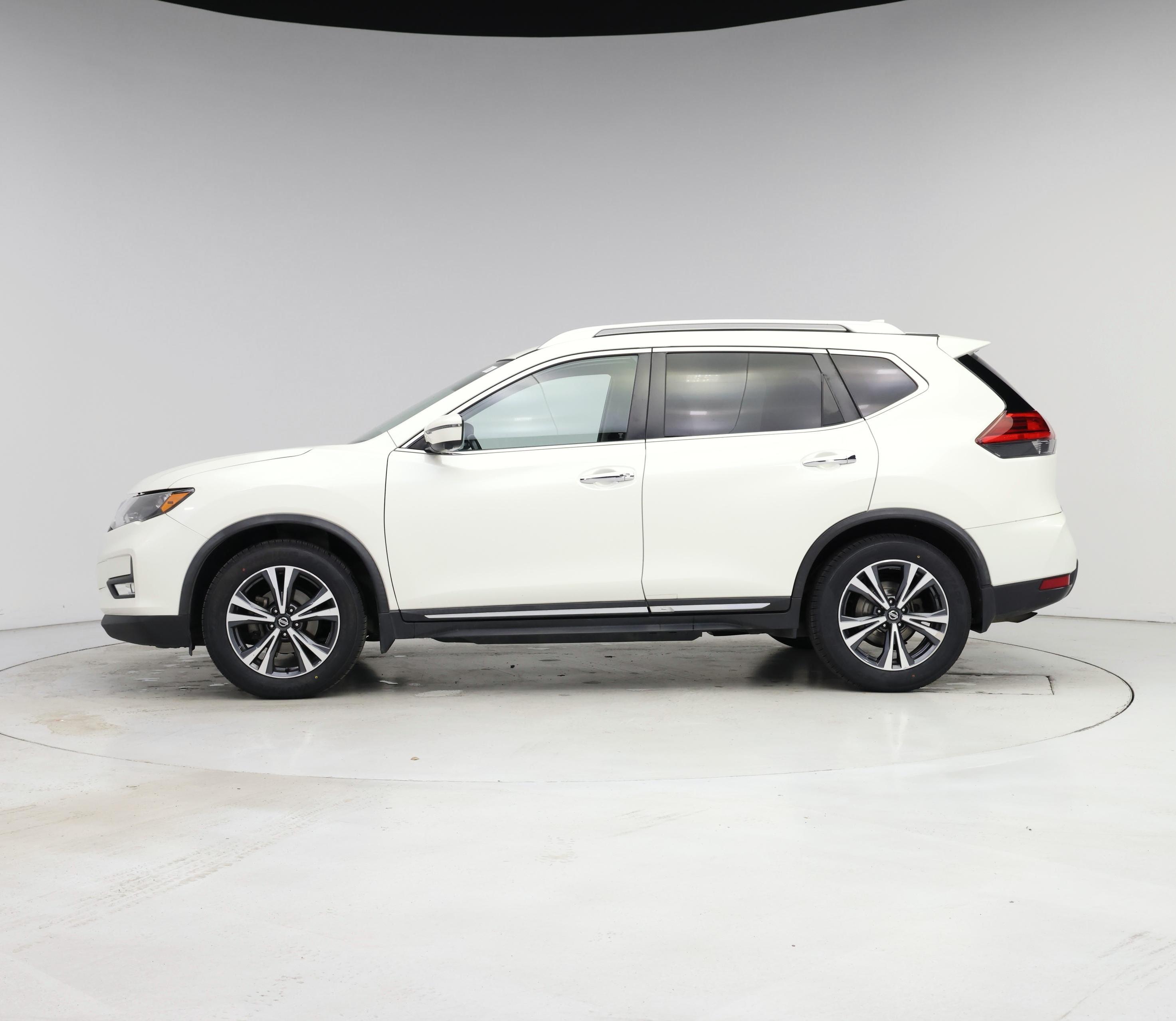 Thumbnail: 2017 Nissan Rogue - 3