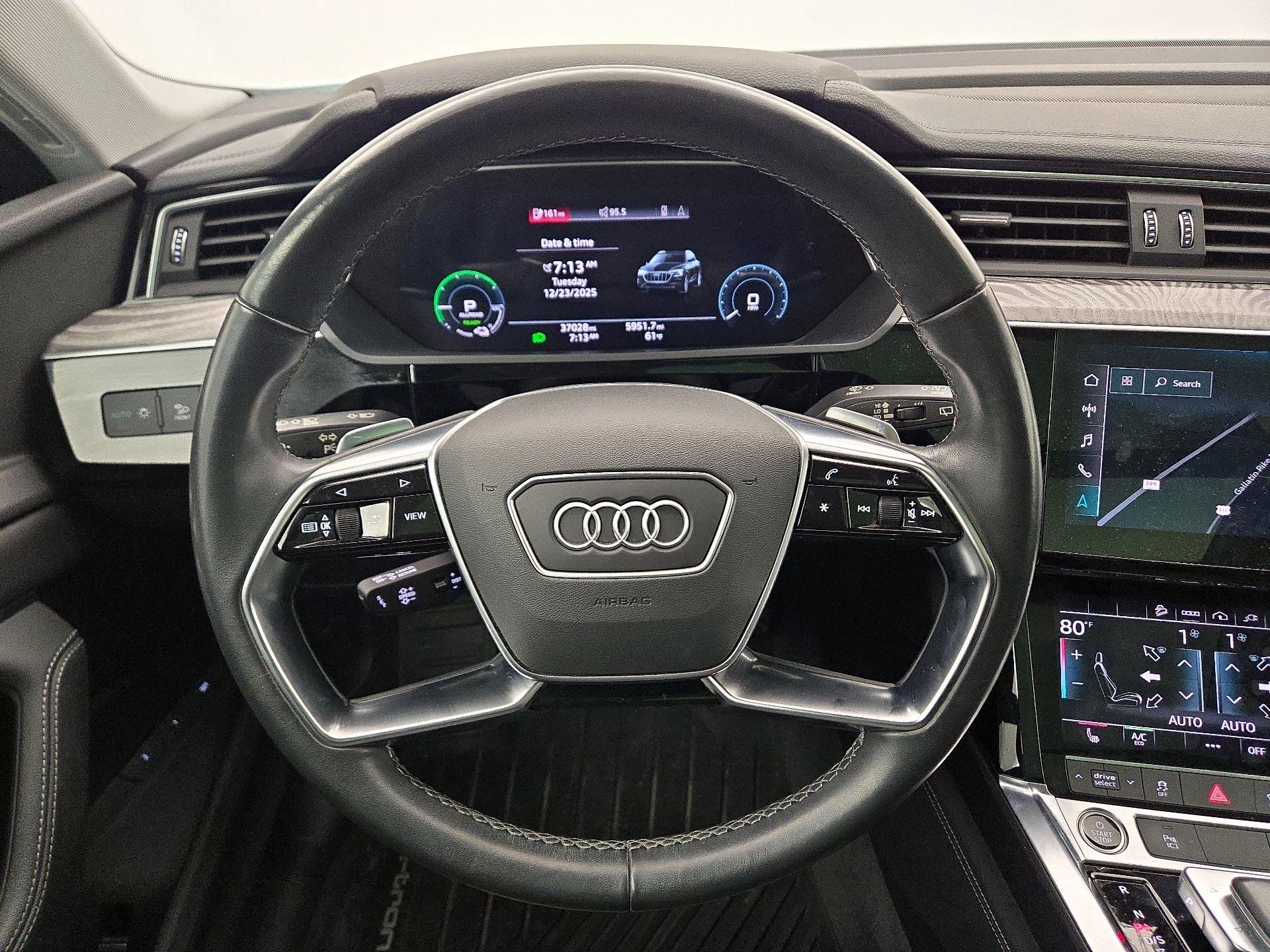 Thumbnail: 2022 Audi e-tron - 10