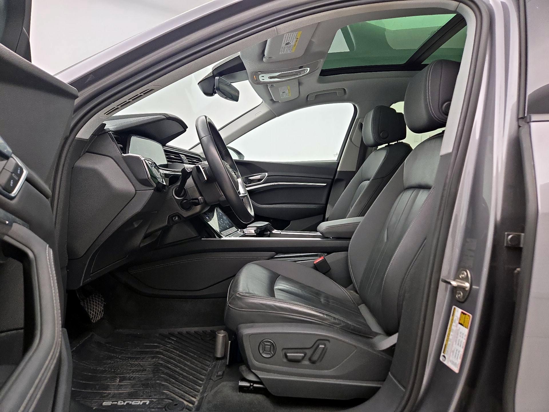 Thumbnail: 2022 Audi e-tron - 11