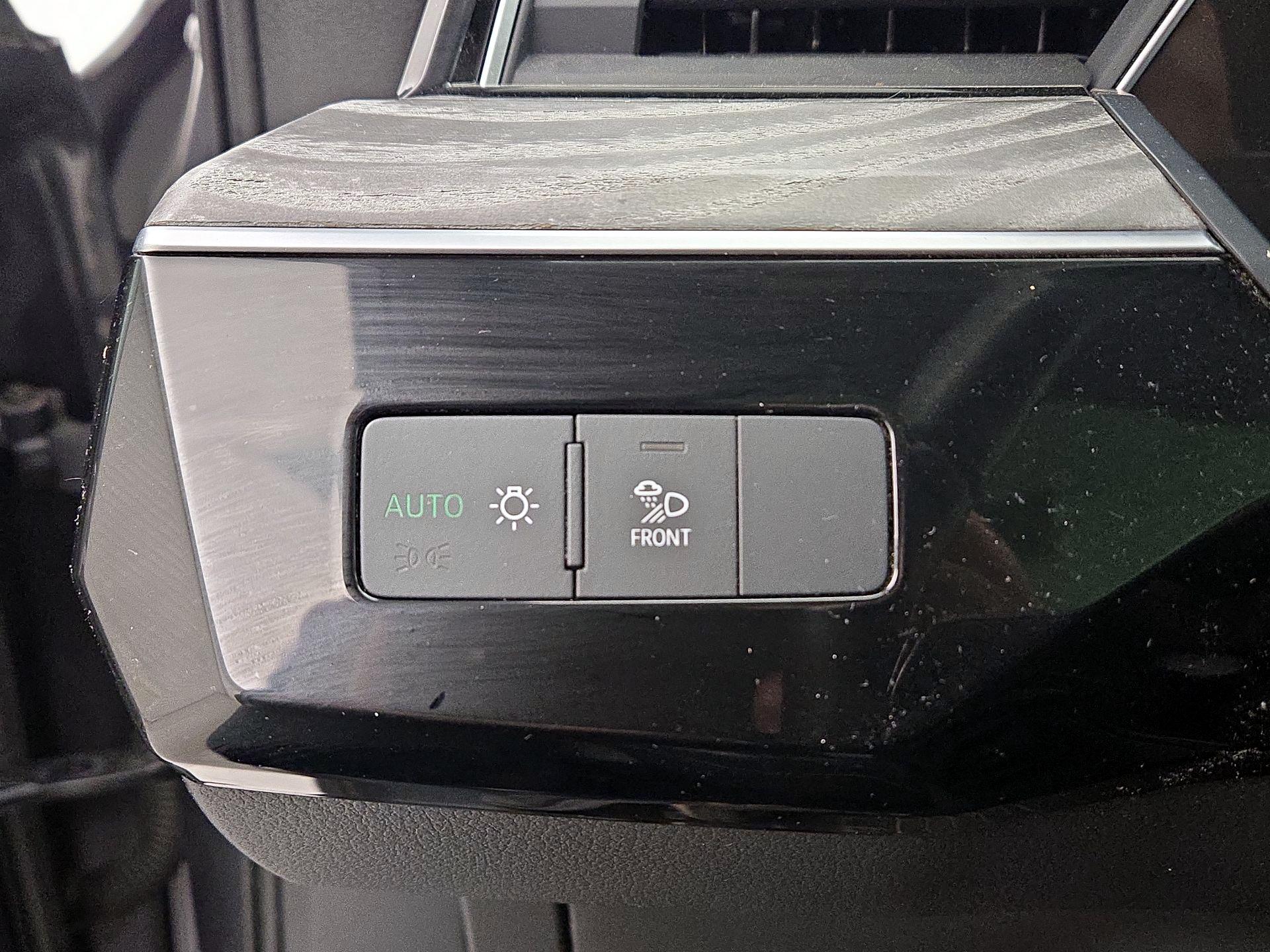 Thumbnail: 2022 Audi e-tron - 13