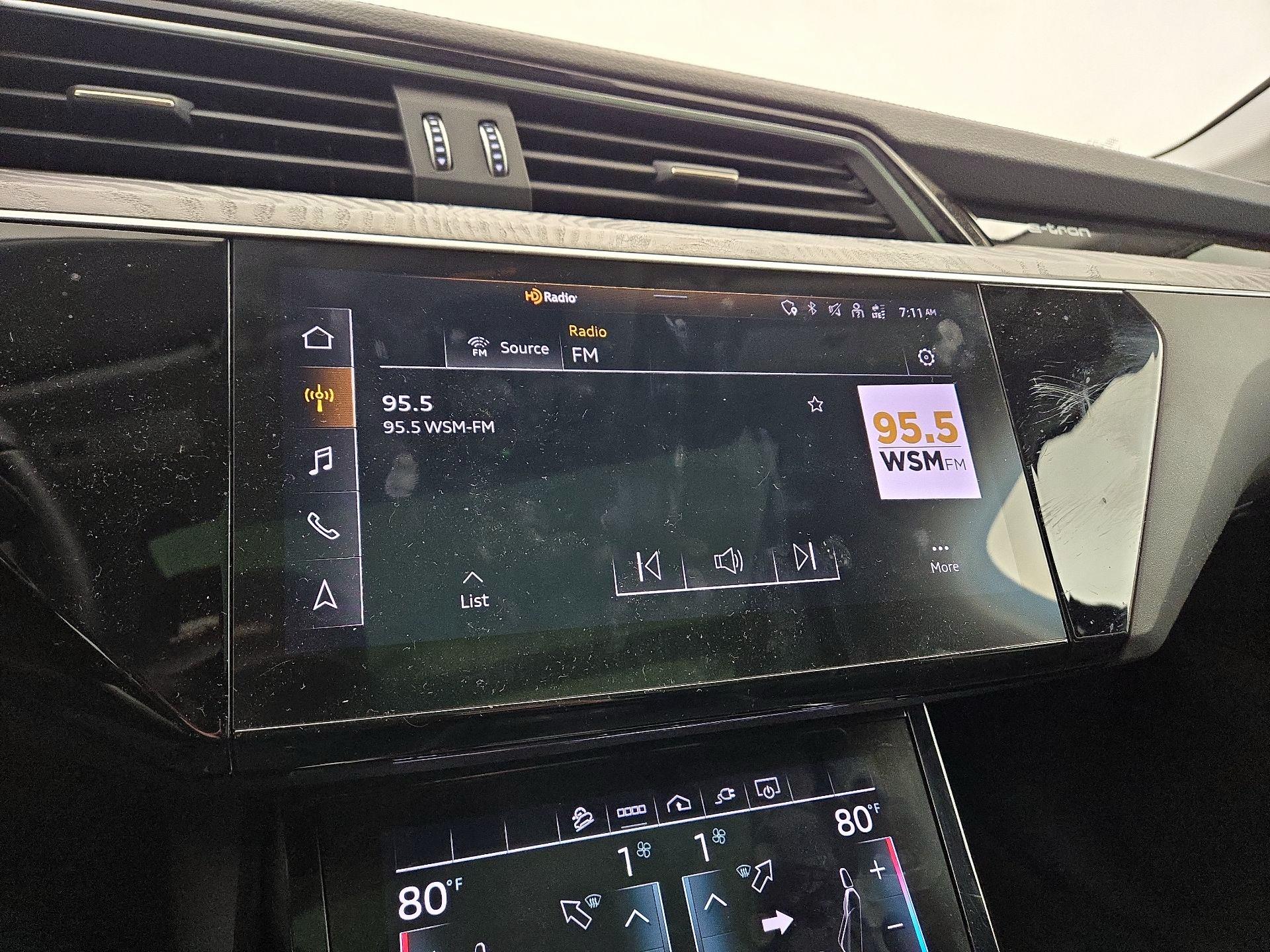 Thumbnail: 2022 Audi e-tron - 16