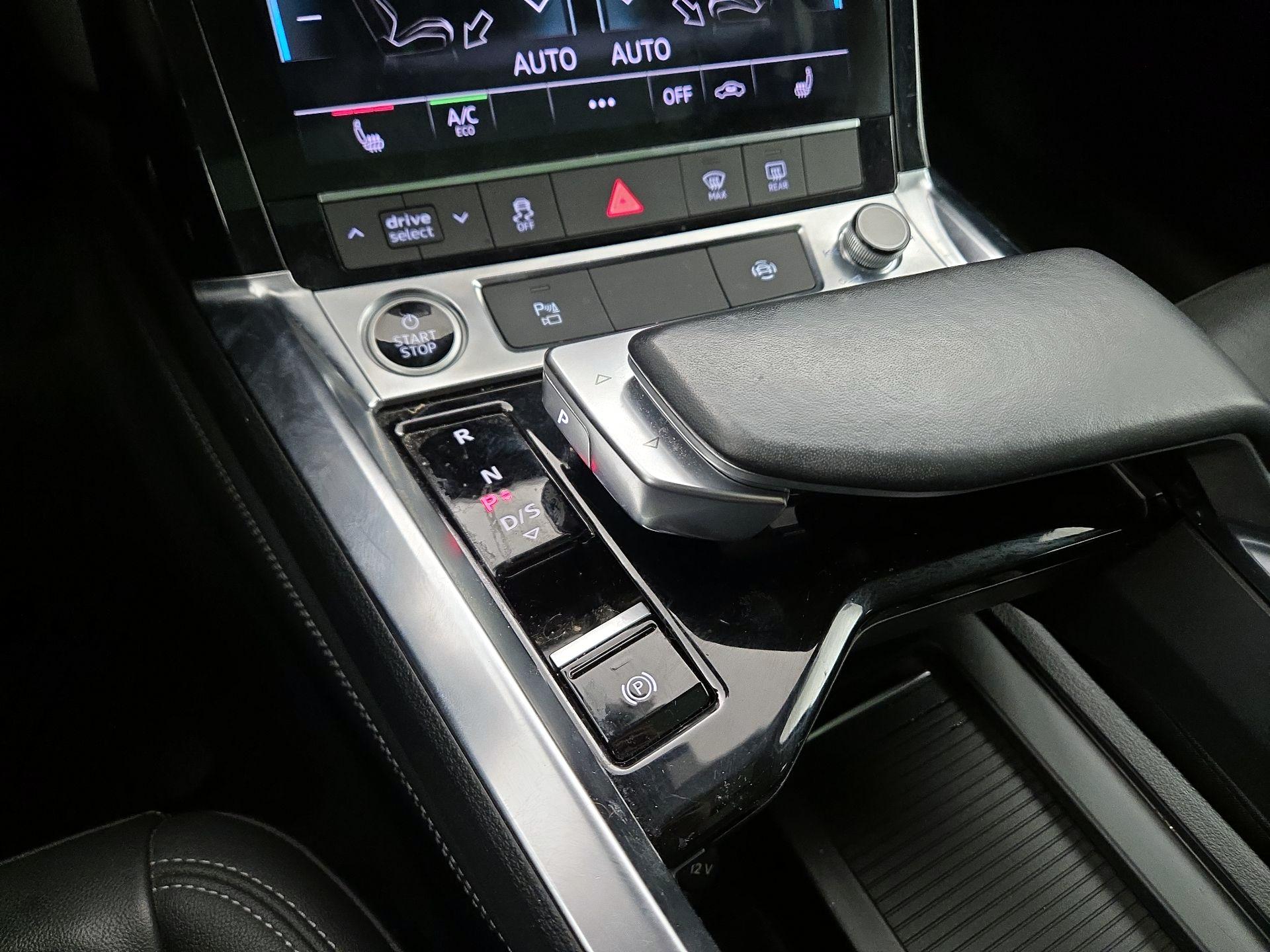 Thumbnail: 2022 Audi e-tron - 18