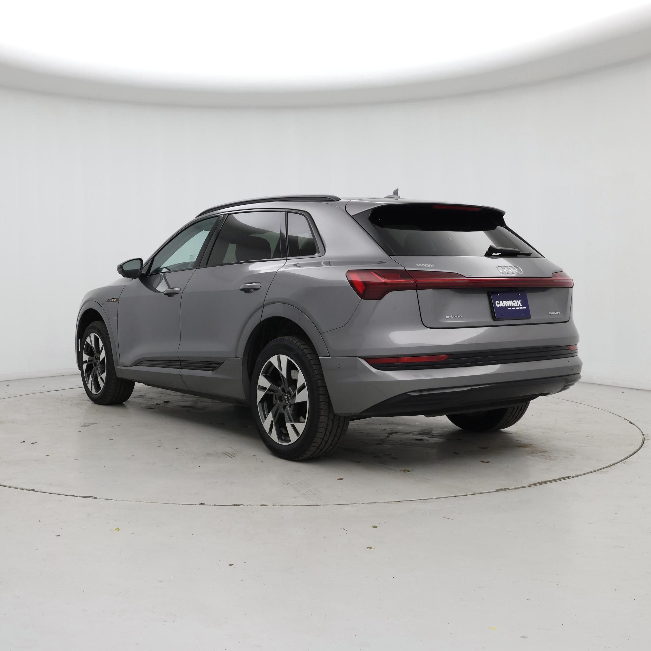 Thumbnail: 2022 Audi e-tron - 2