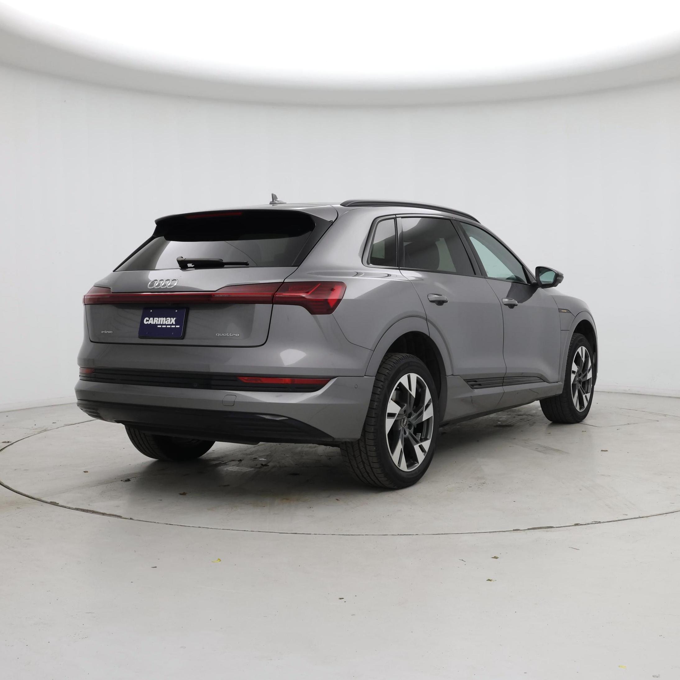 Thumbnail: 2022 Audi e-tron - 8