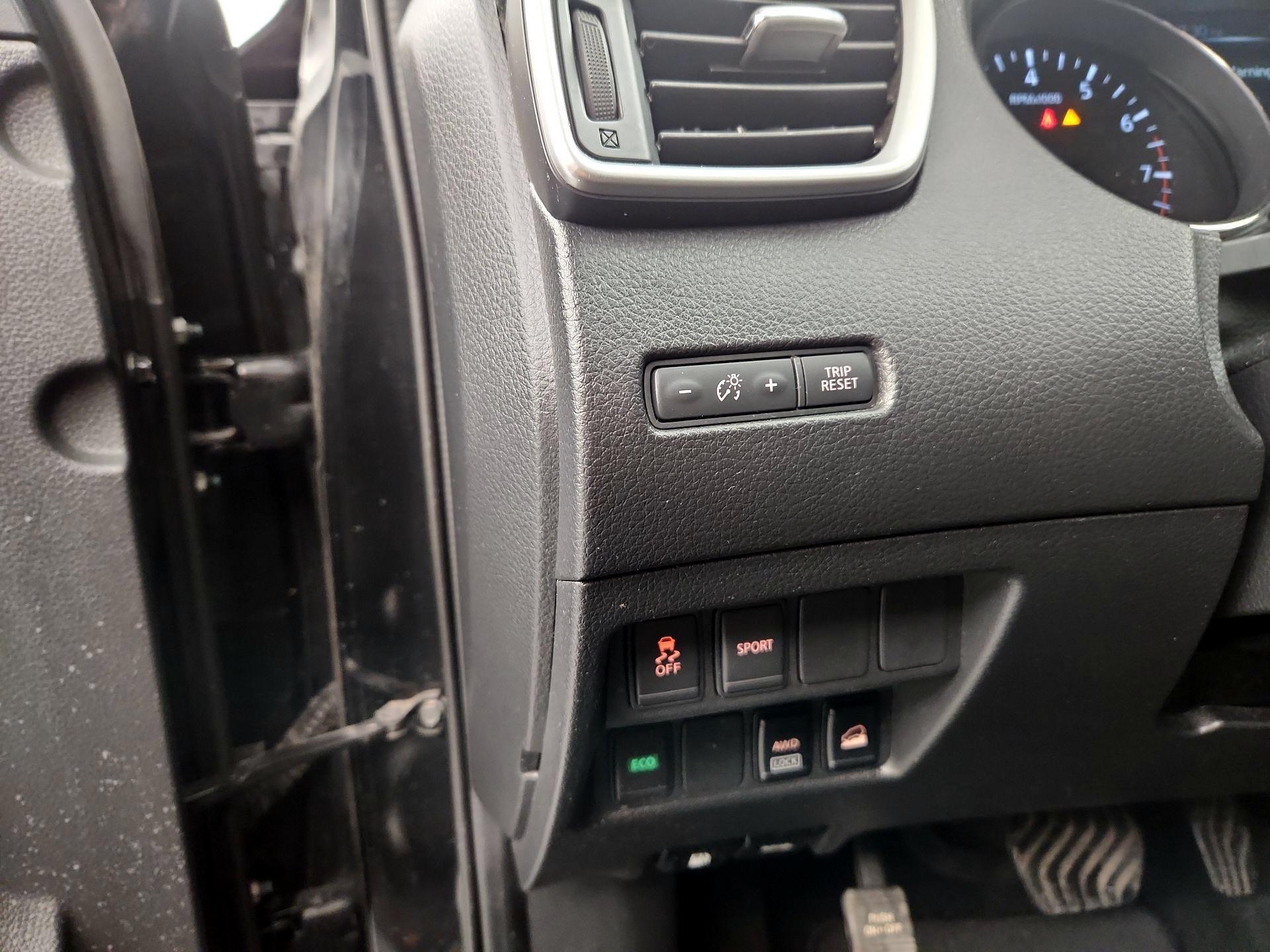 Thumbnail: 2016 Nissan Rogue - 13