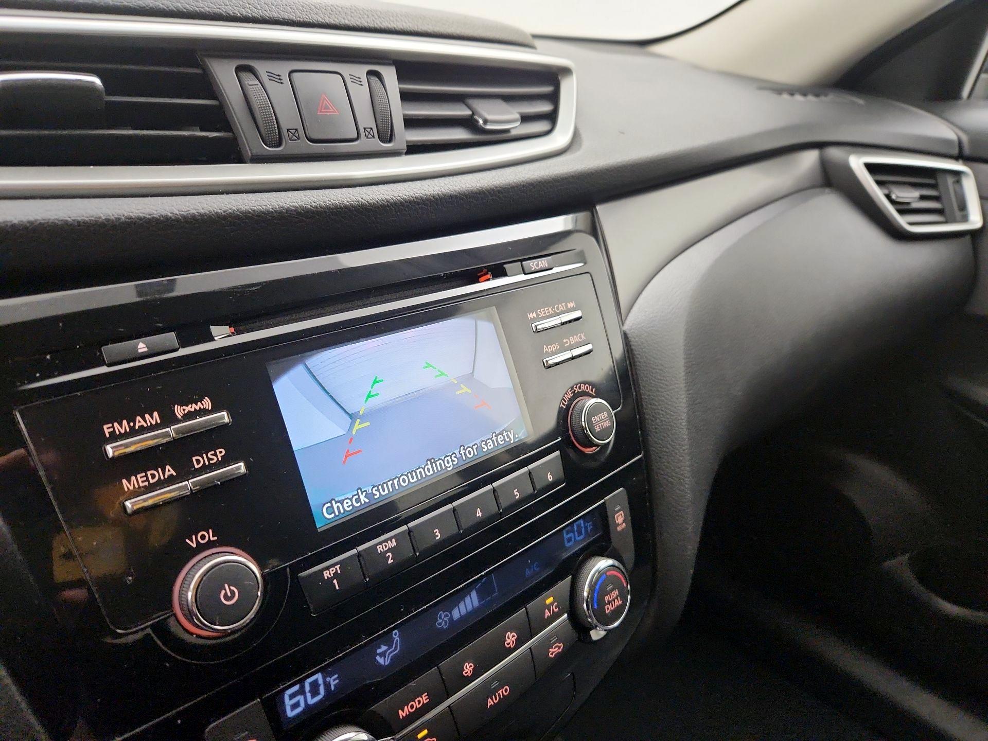 Thumbnail: 2016 Nissan Rogue - 14